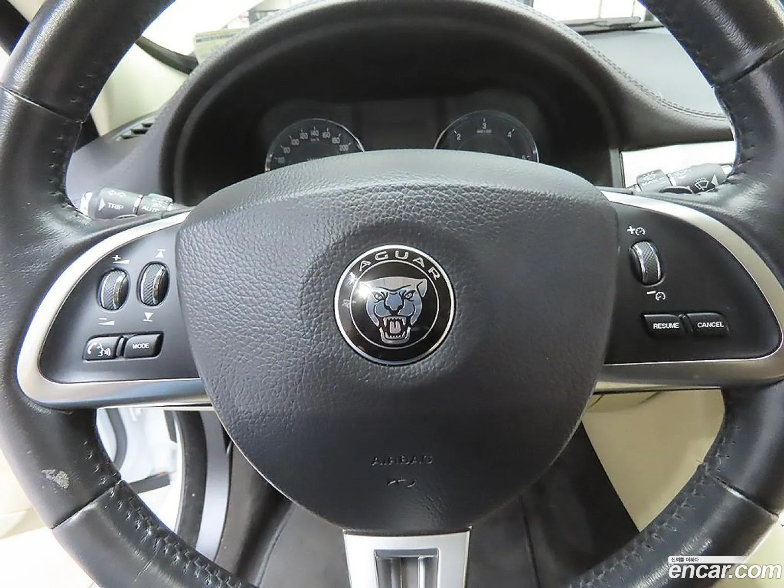 Jaguar XF 2015 — 10