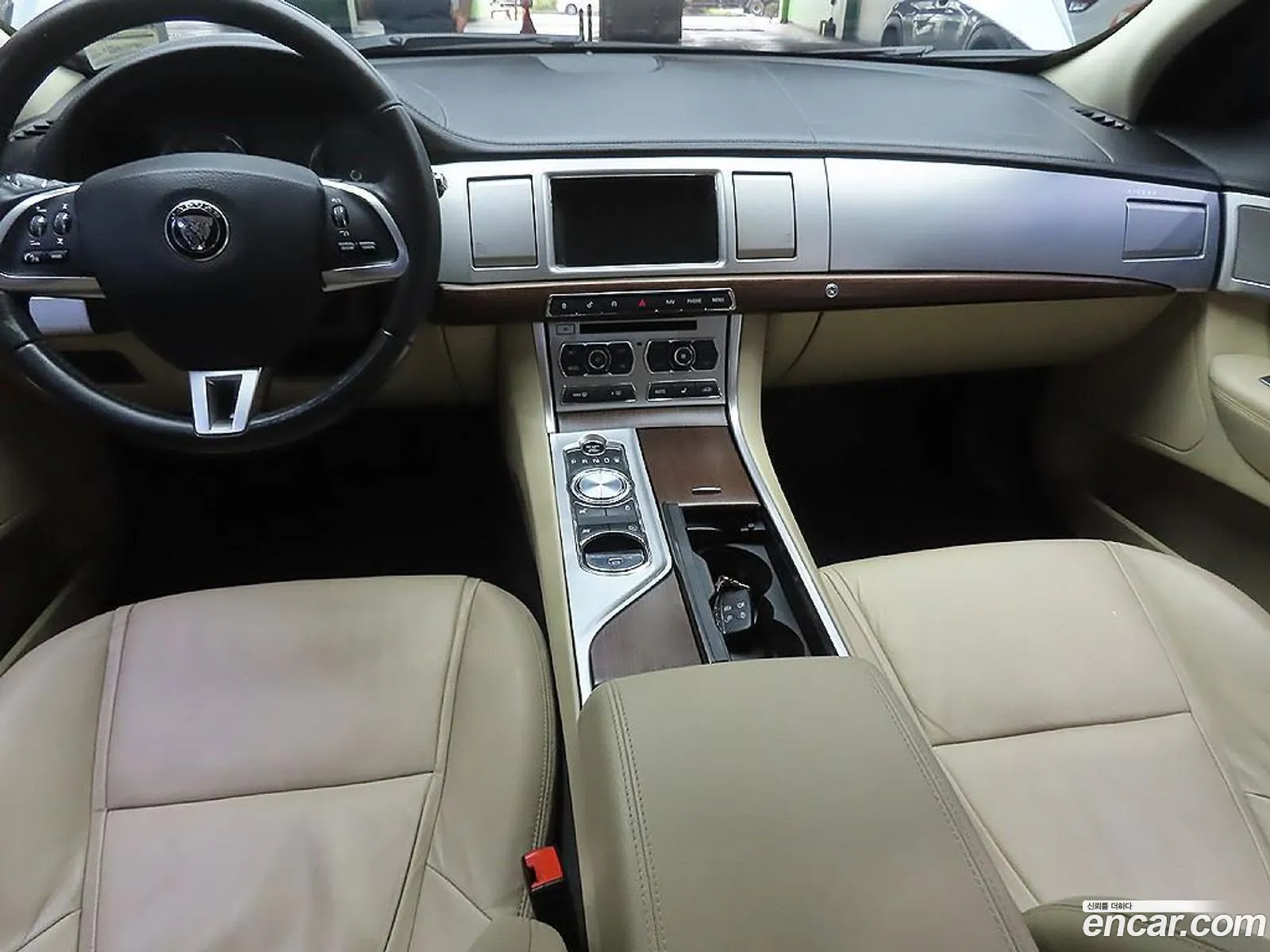 Jaguar XF 2015 — 8