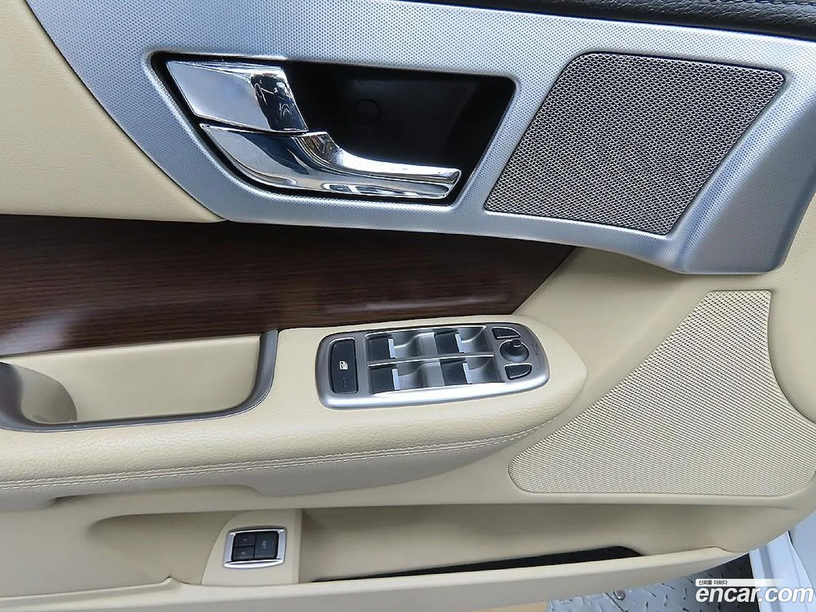 Jaguar XF 2015 — 12