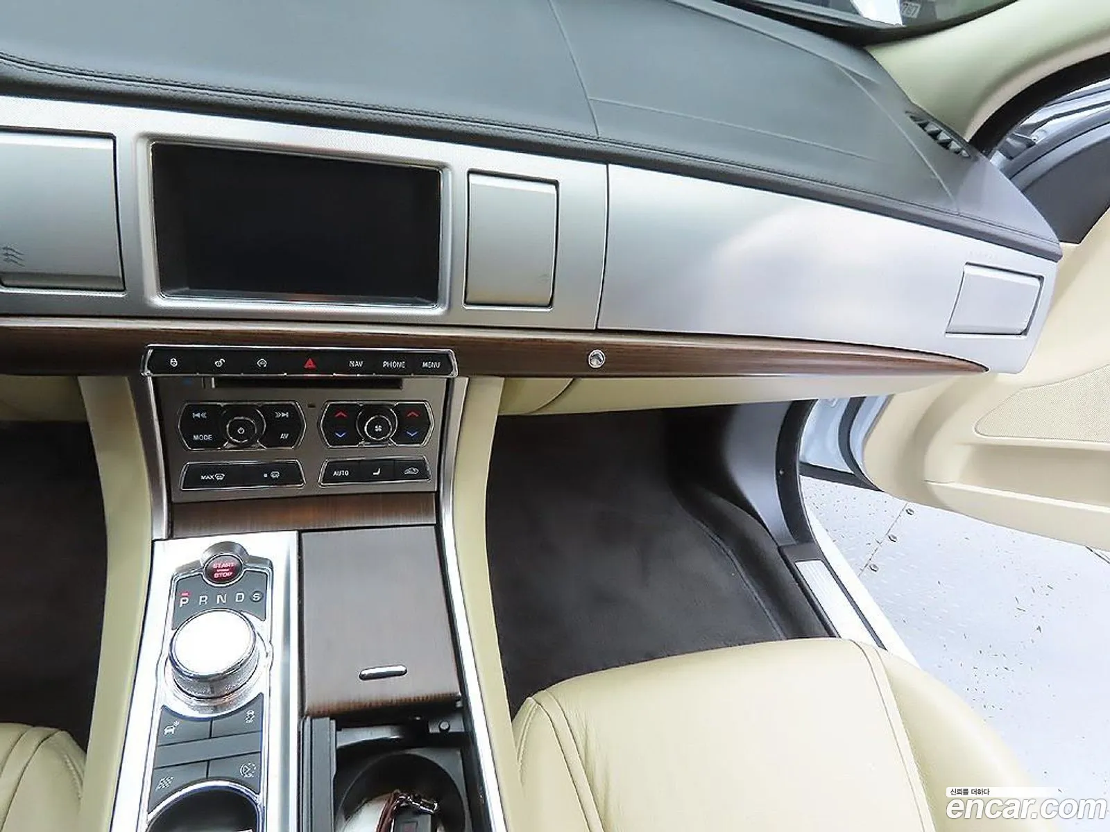 Jaguar XF 2015 — 14