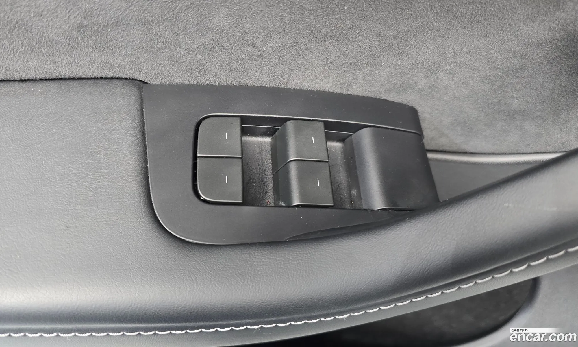 Tesla Model Y 2023 LRWYGCFSXPC131077 — 3