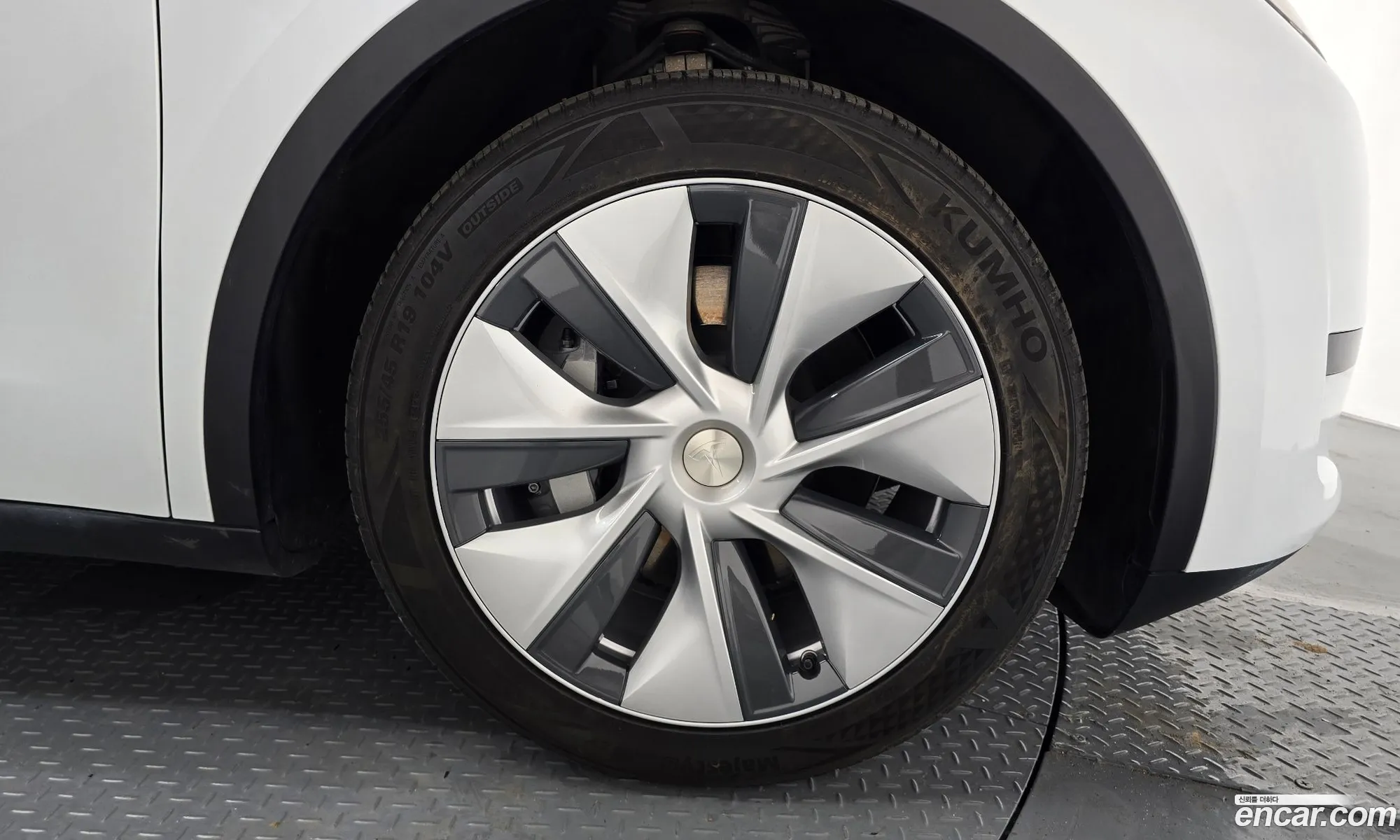 Tesla Model Y 2023 LRWYGCFSXPC131077 — 10
