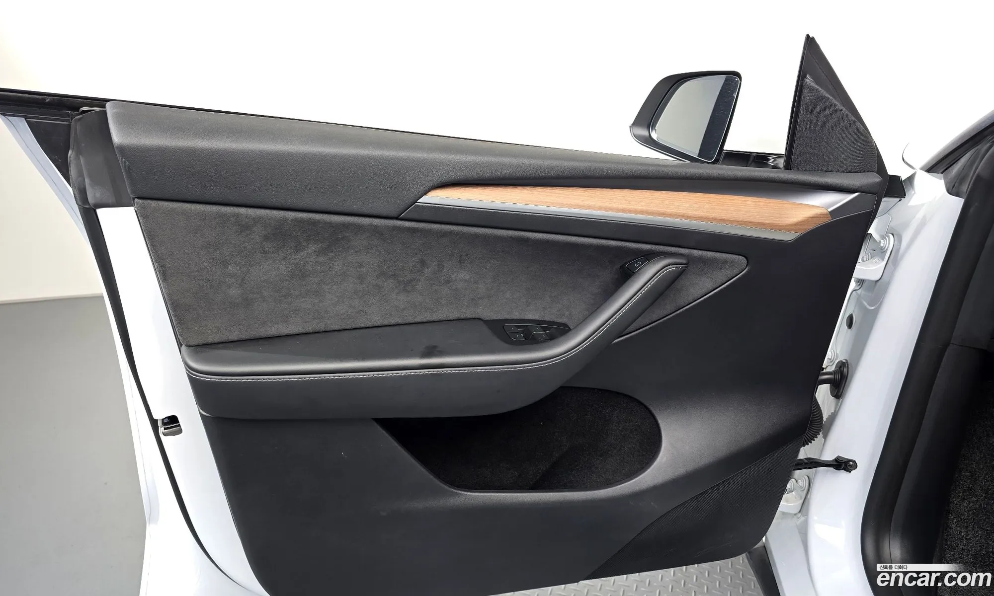 Tesla Model Y 2023 LRWYGCFSXPC131077 — 15