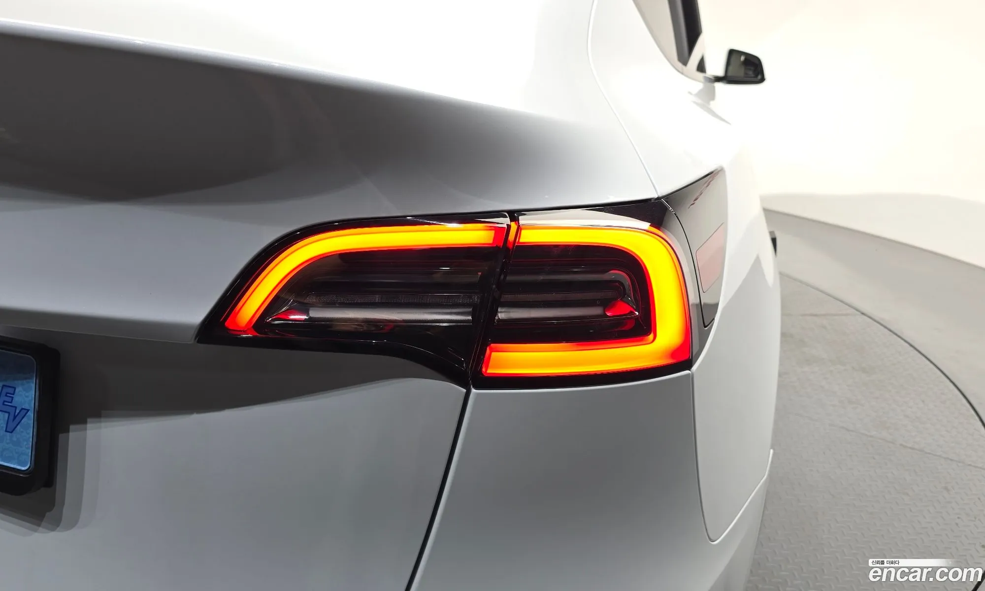 Tesla Model Y 2023 LRWYGCFSXPC131077 — 12