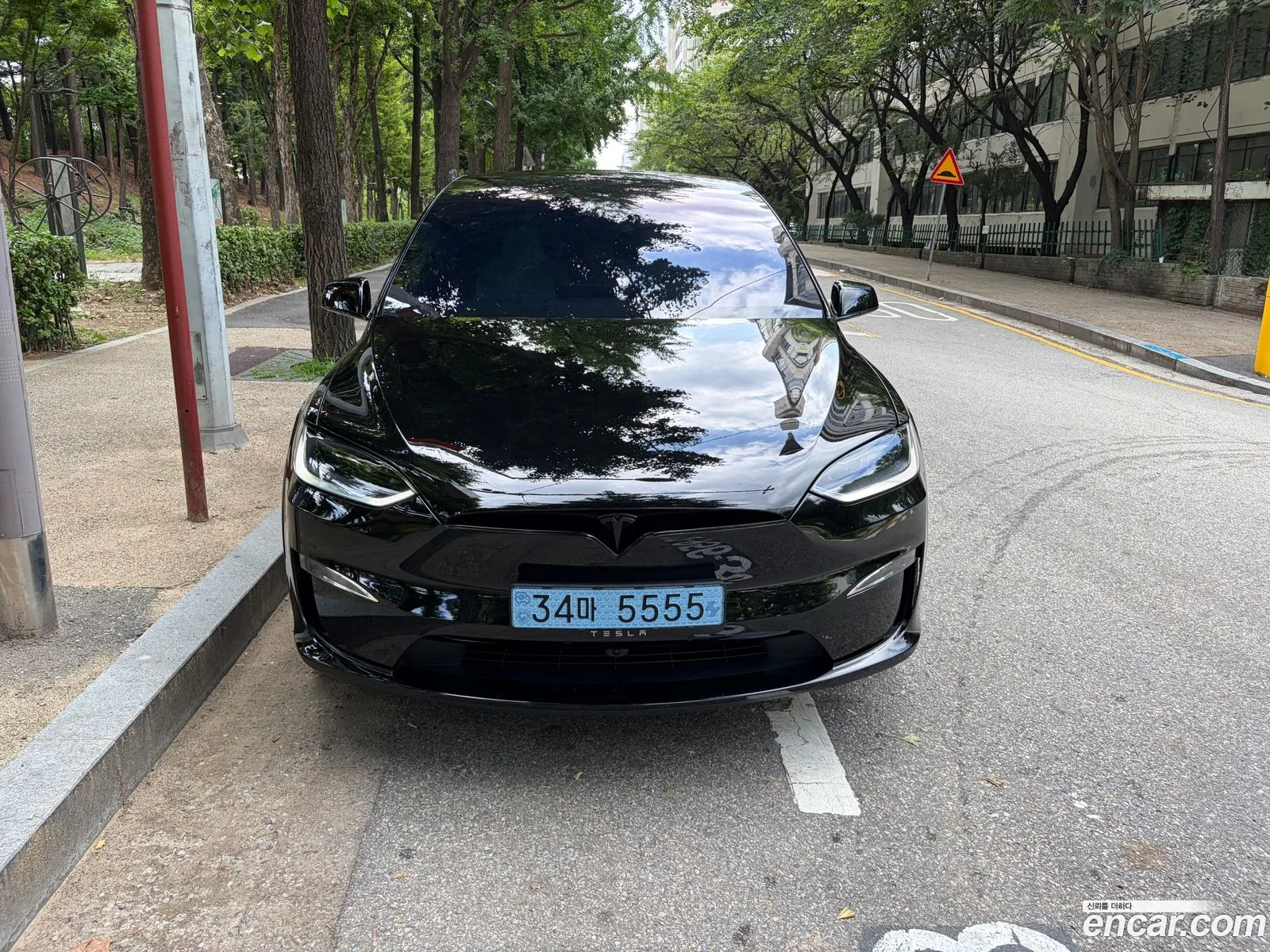 Tesla Model X 2026 — 13