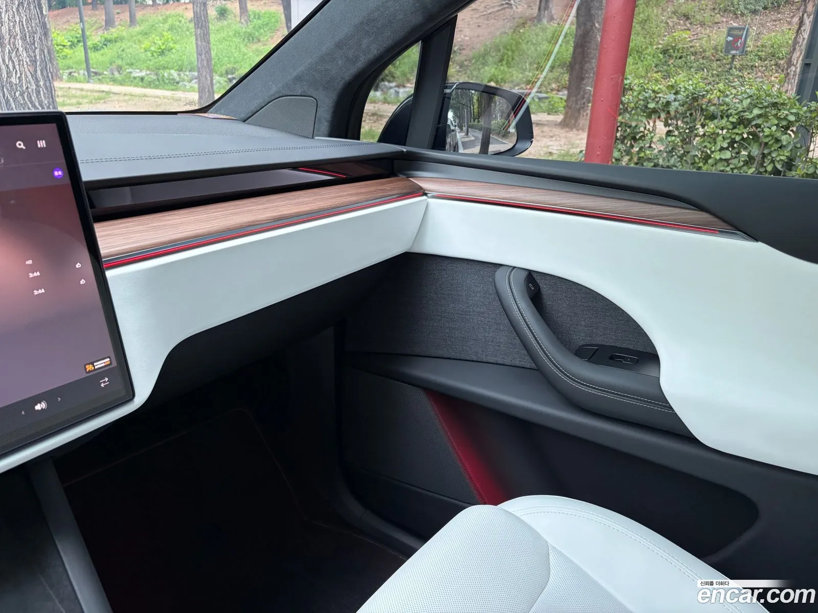 Tesla Model X 2026 — 12