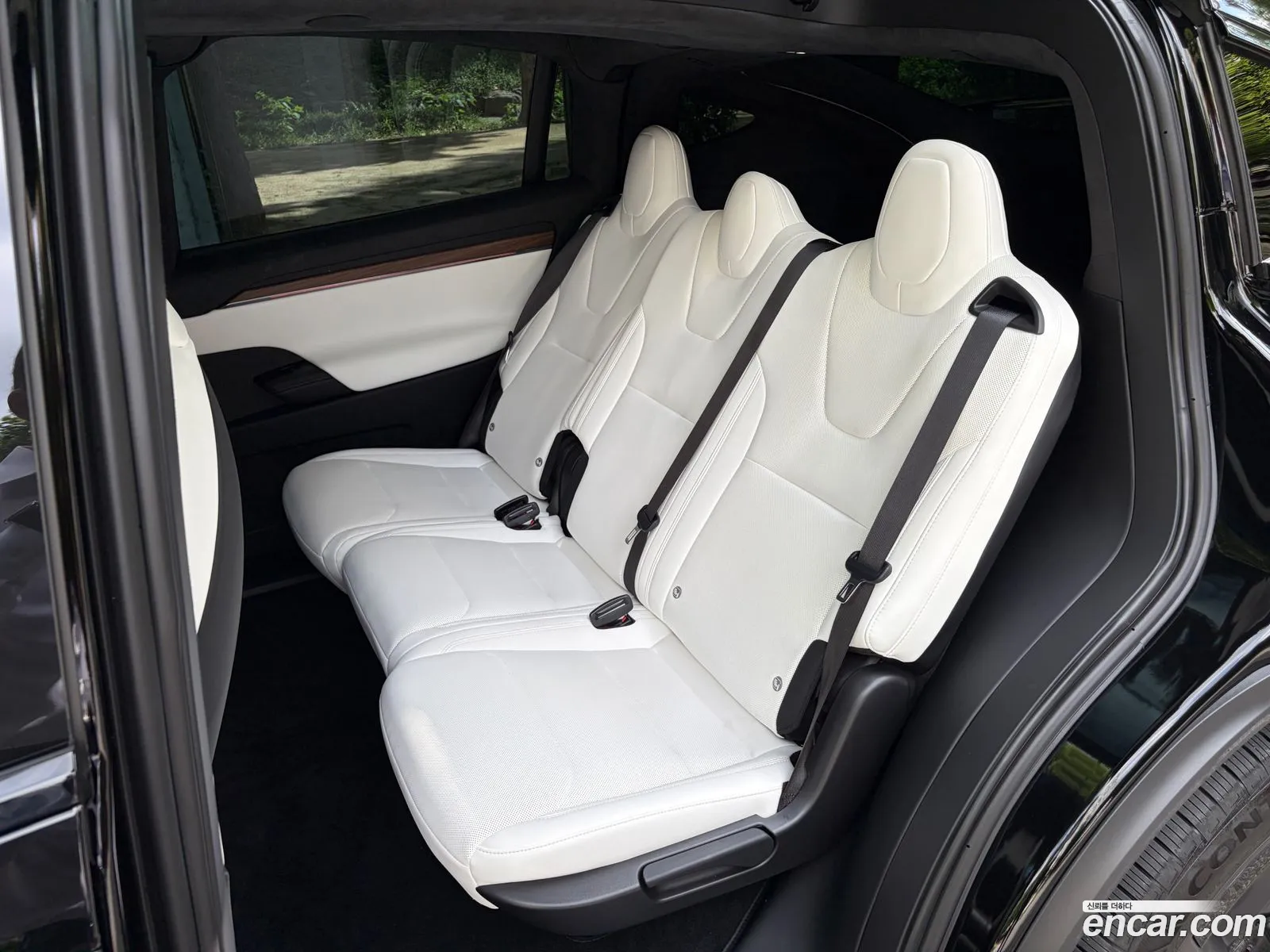 Tesla Model X 2026 — 16