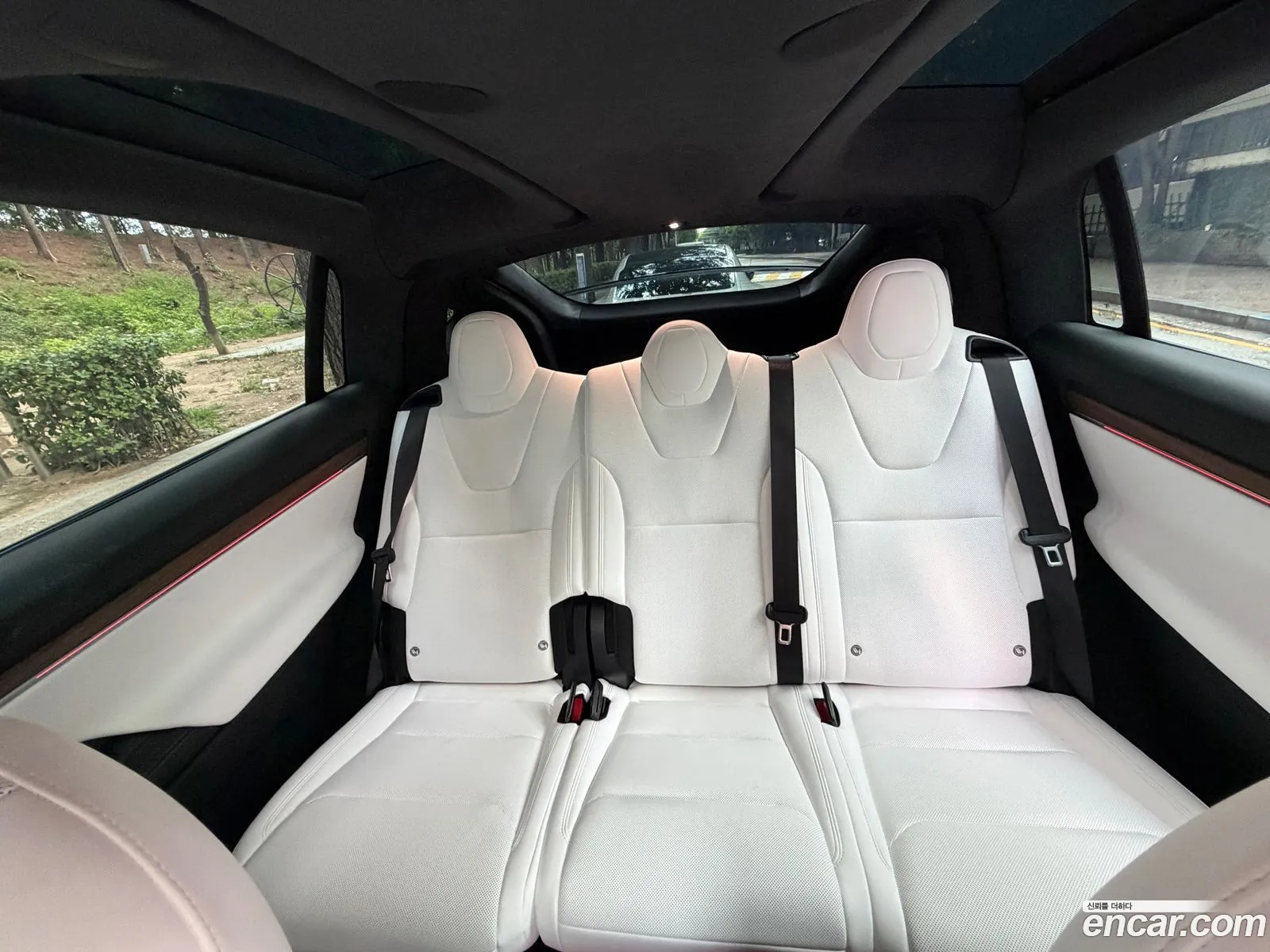 Tesla Model X 2026 — 17