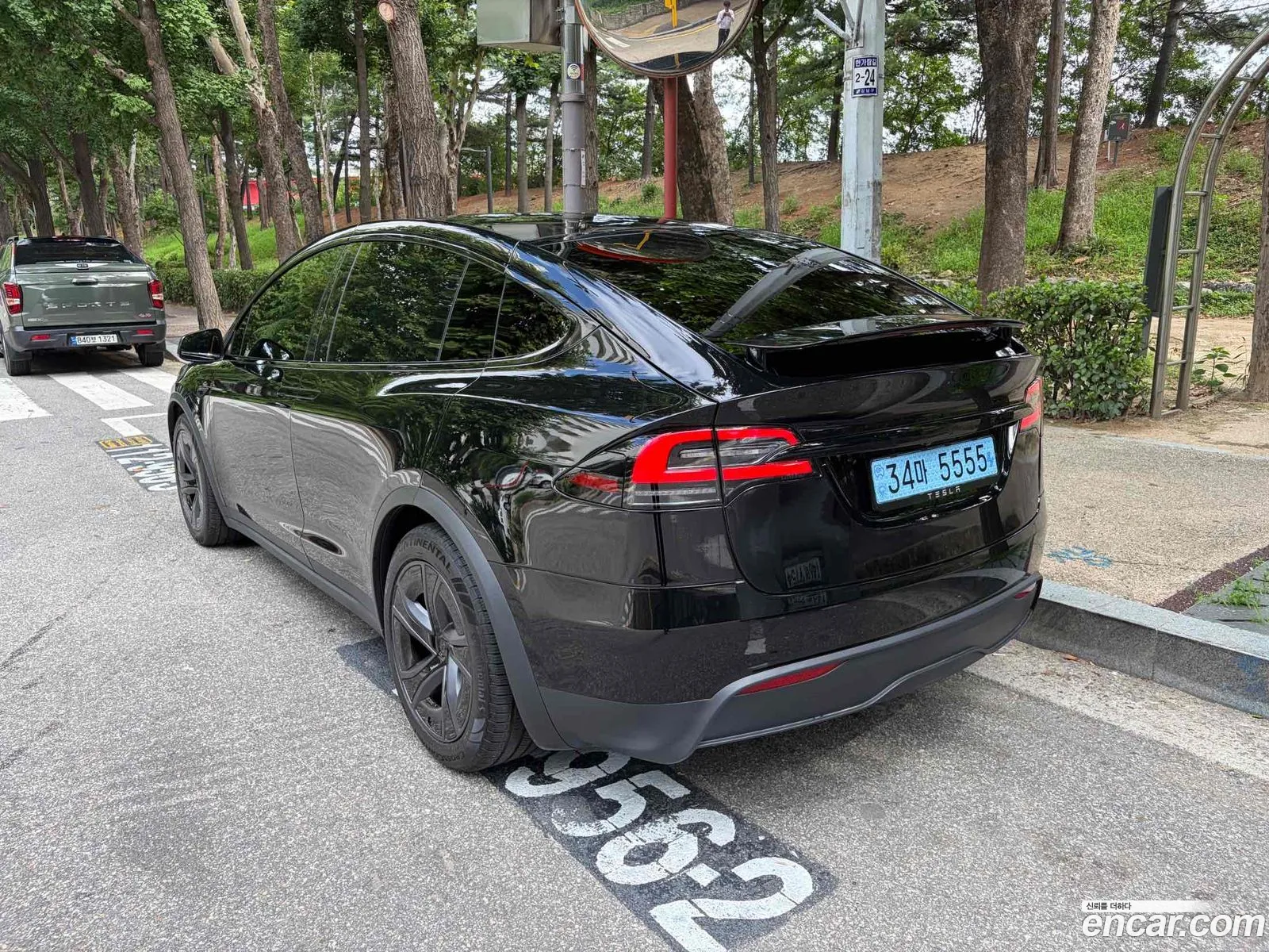 Tesla Model X 2026 — 10