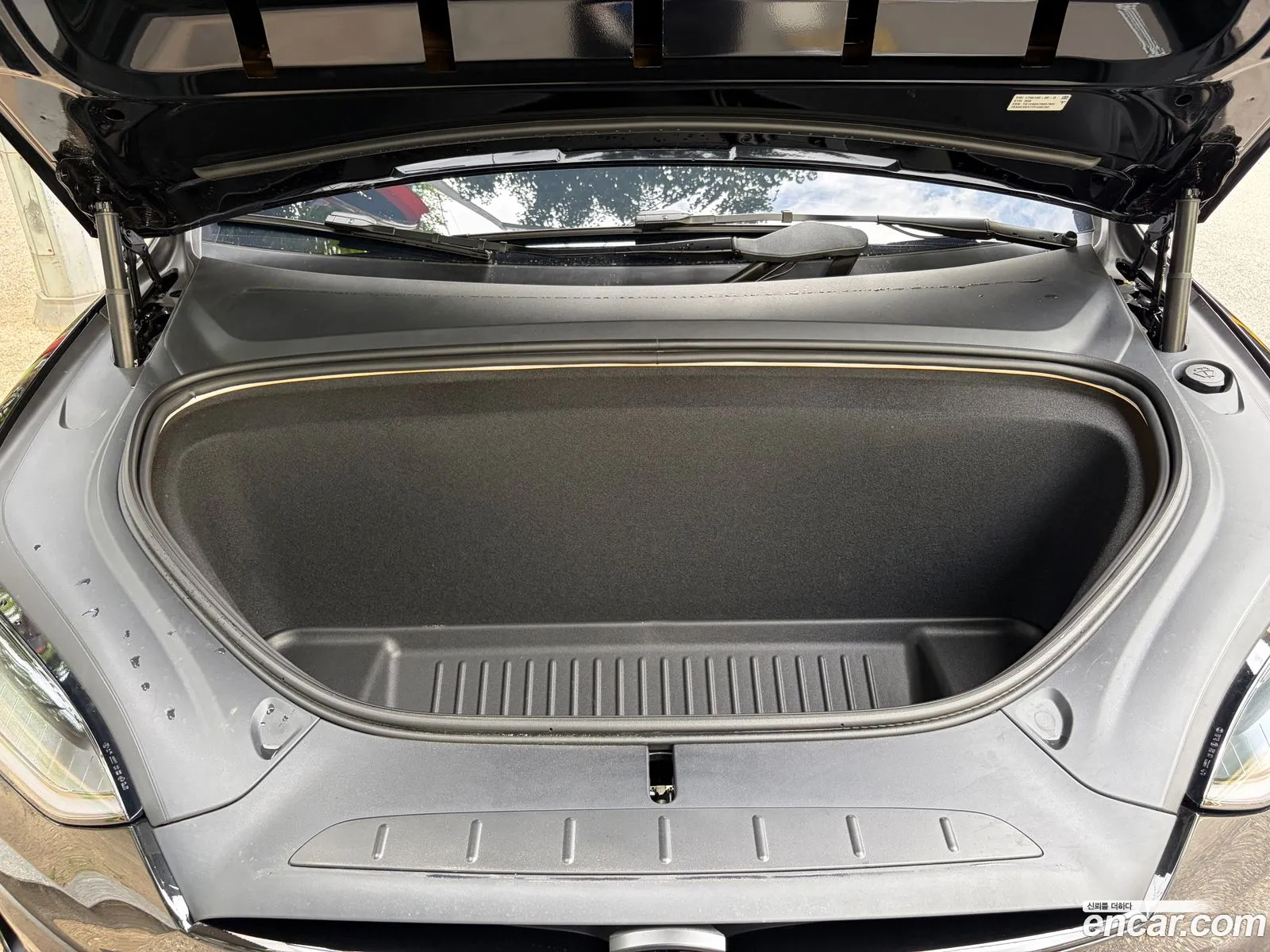 Tesla Model X 2026 — 4