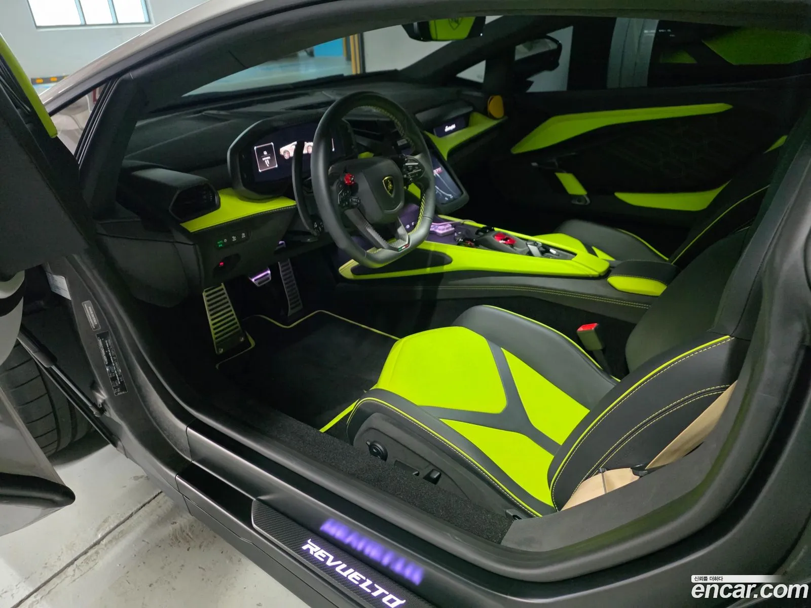 Lamborghini Revuelto