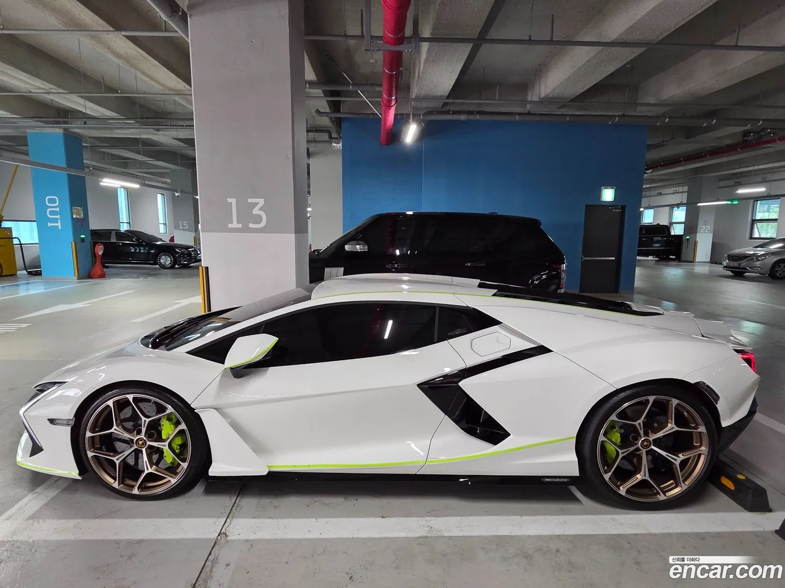 Lamborghini Revuelto