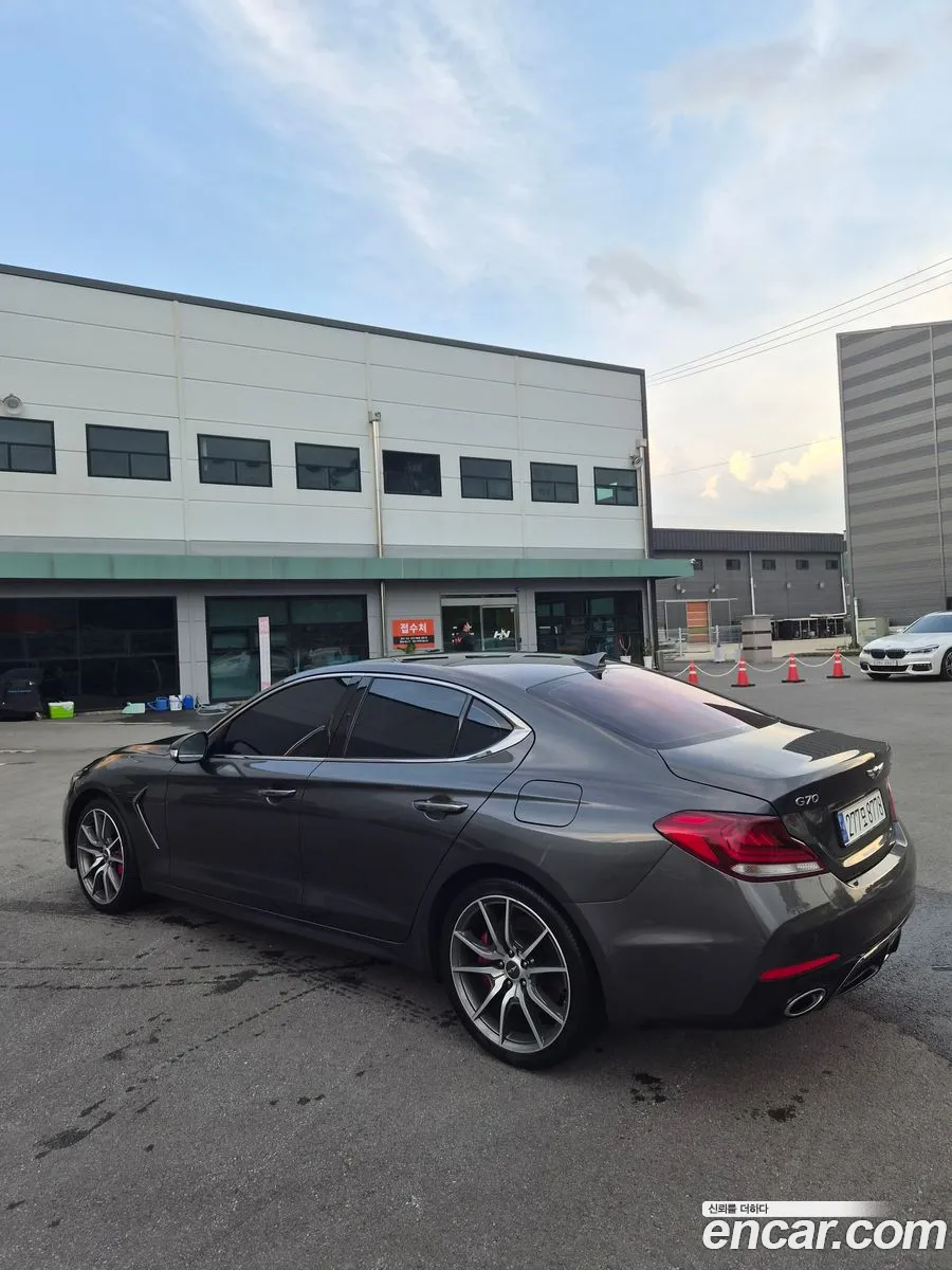 Genesis G70 2018 — 10