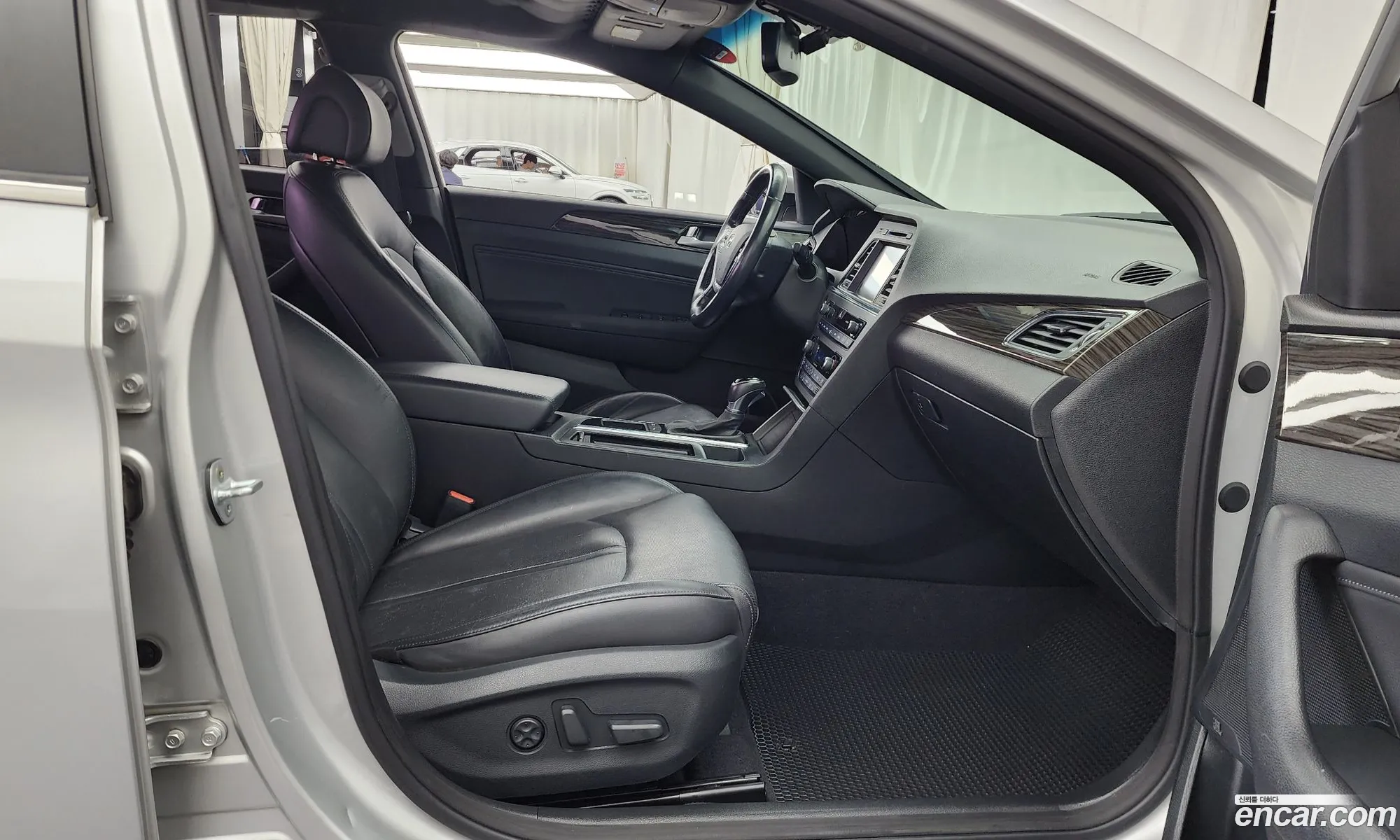 Hyundai LF Sonata 2014 — 11