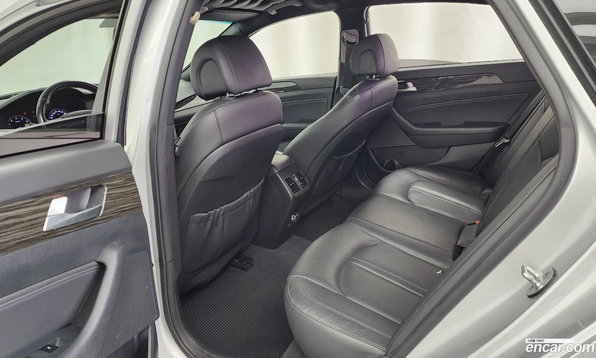 Hyundai LF Sonata 2014 — 29