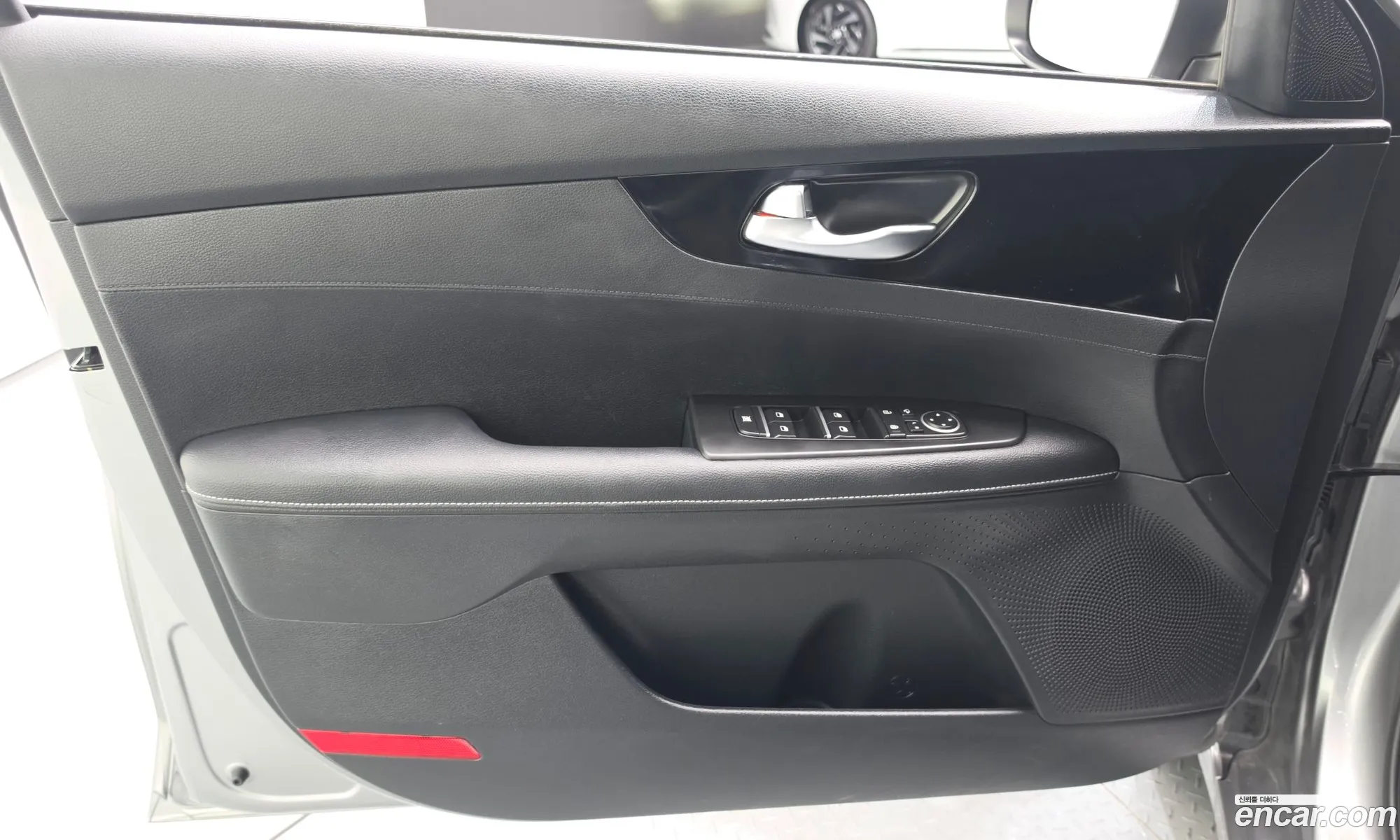 Kia K3 2023 KNAF241BEPA165853 — 26