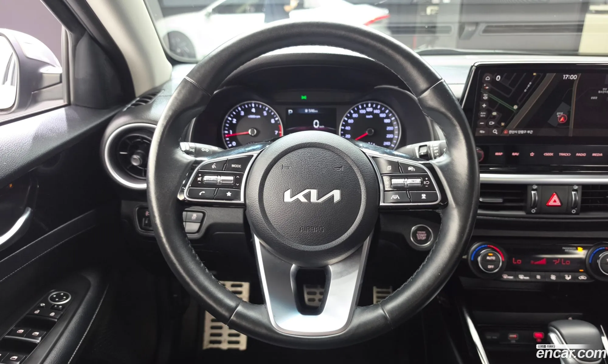 Kia K3 2023 KNAF241BEPA165853 — 10