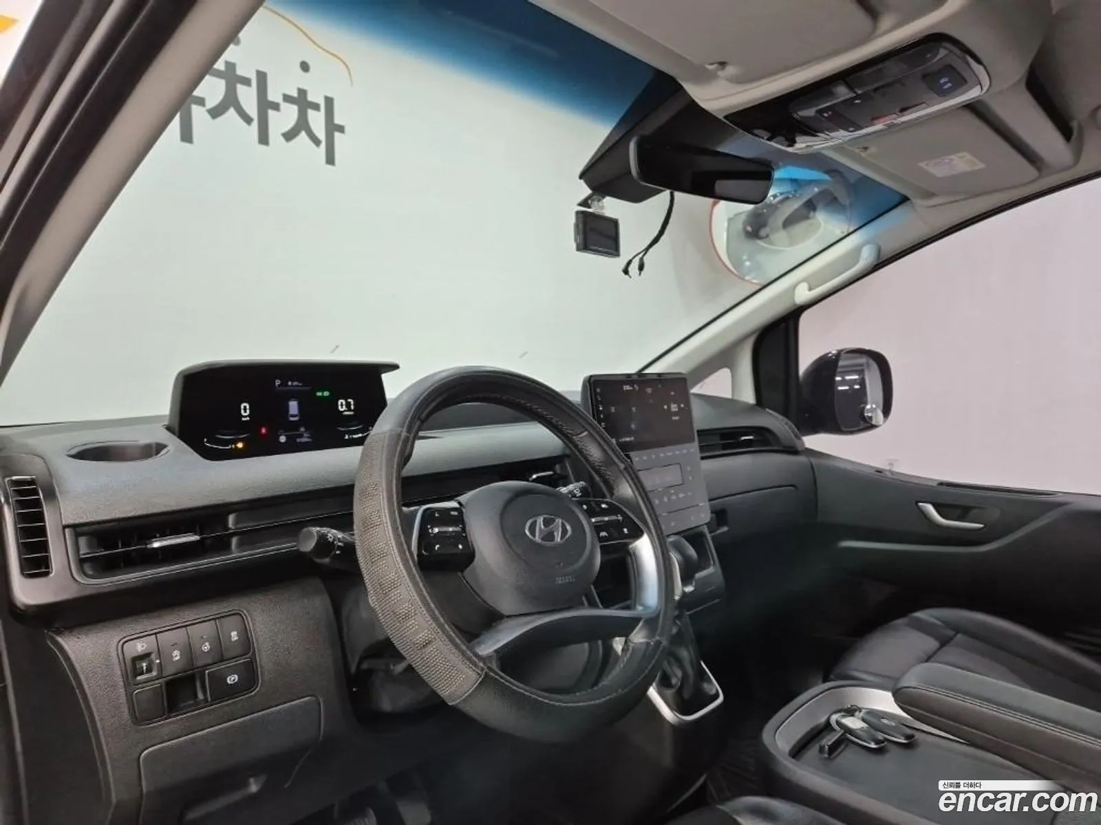 Hyundai Staria 2023 — 2