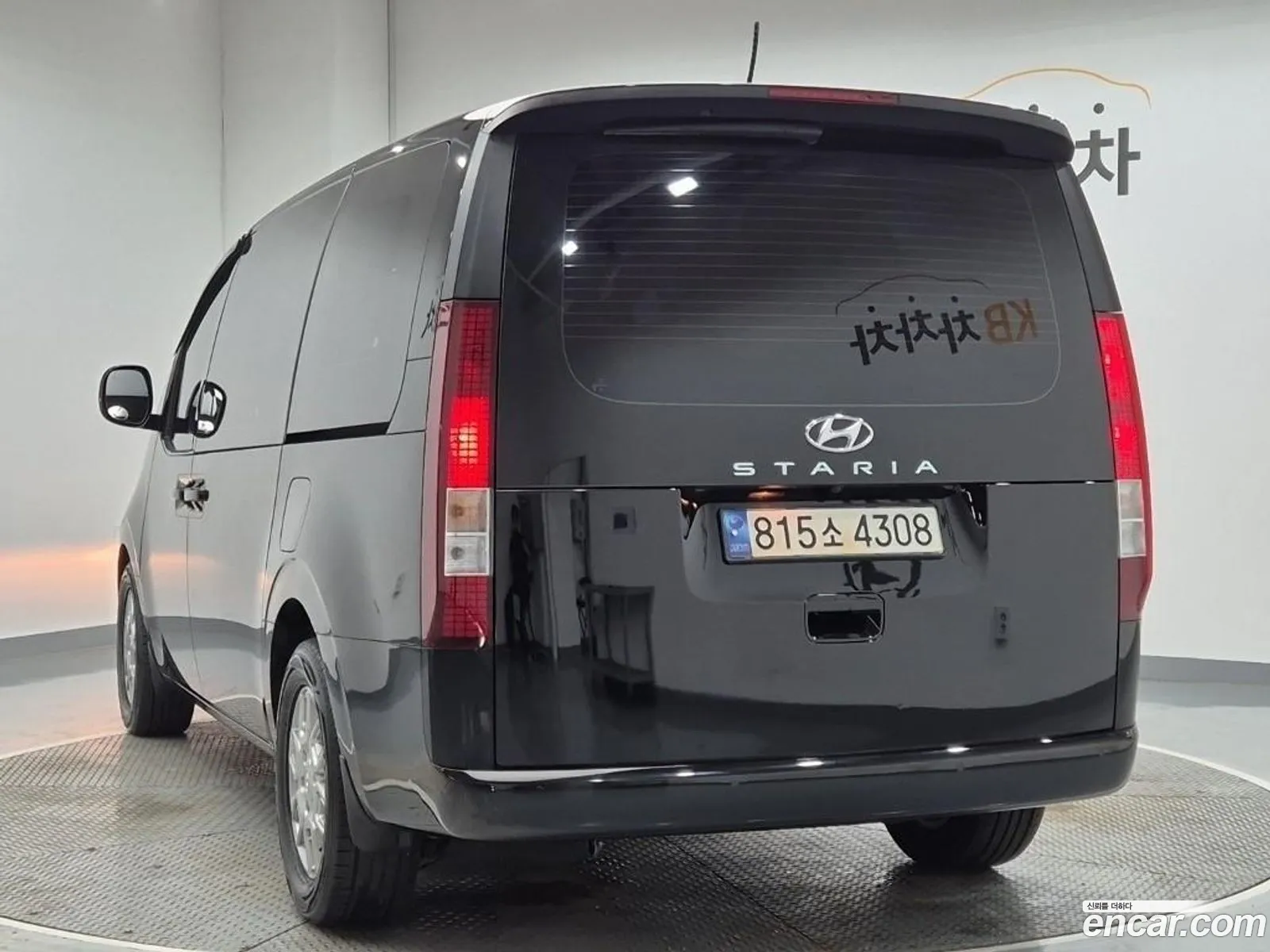 Hyundai Staria 2023 — 3