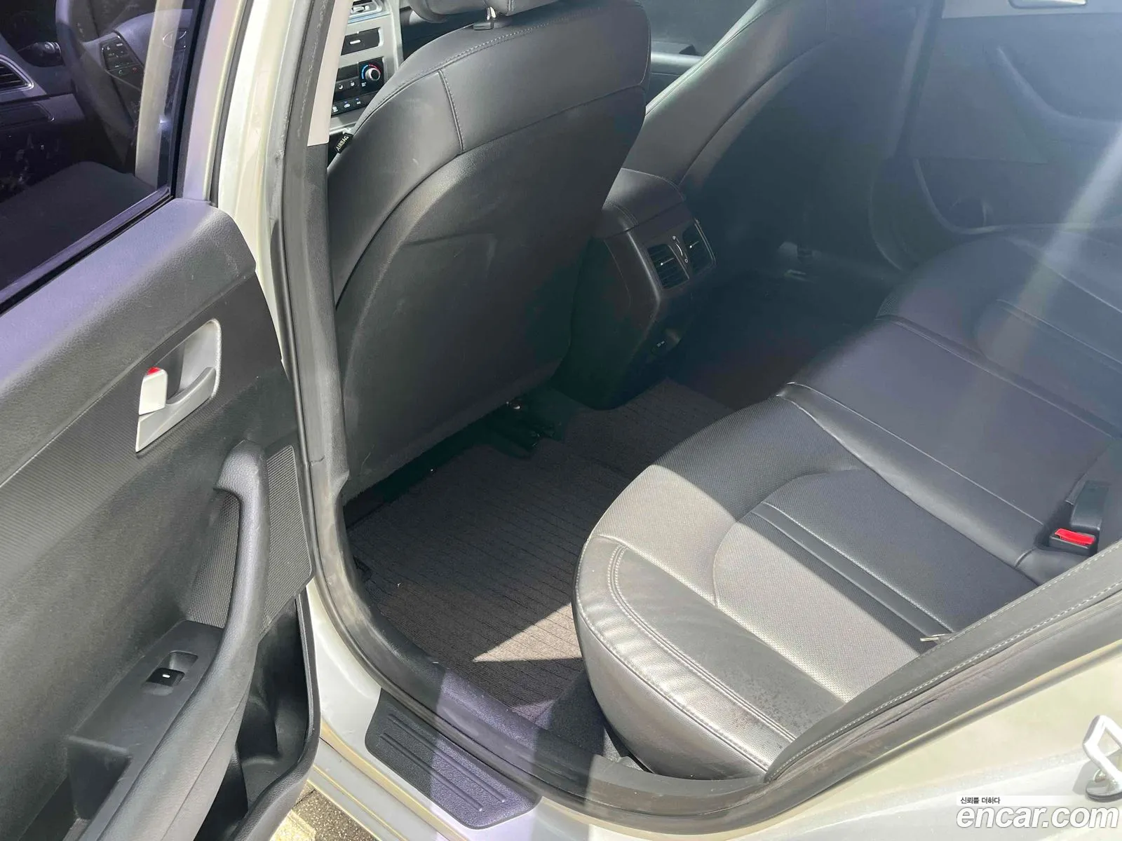 Hyundai LF Sonata 2014 — 13