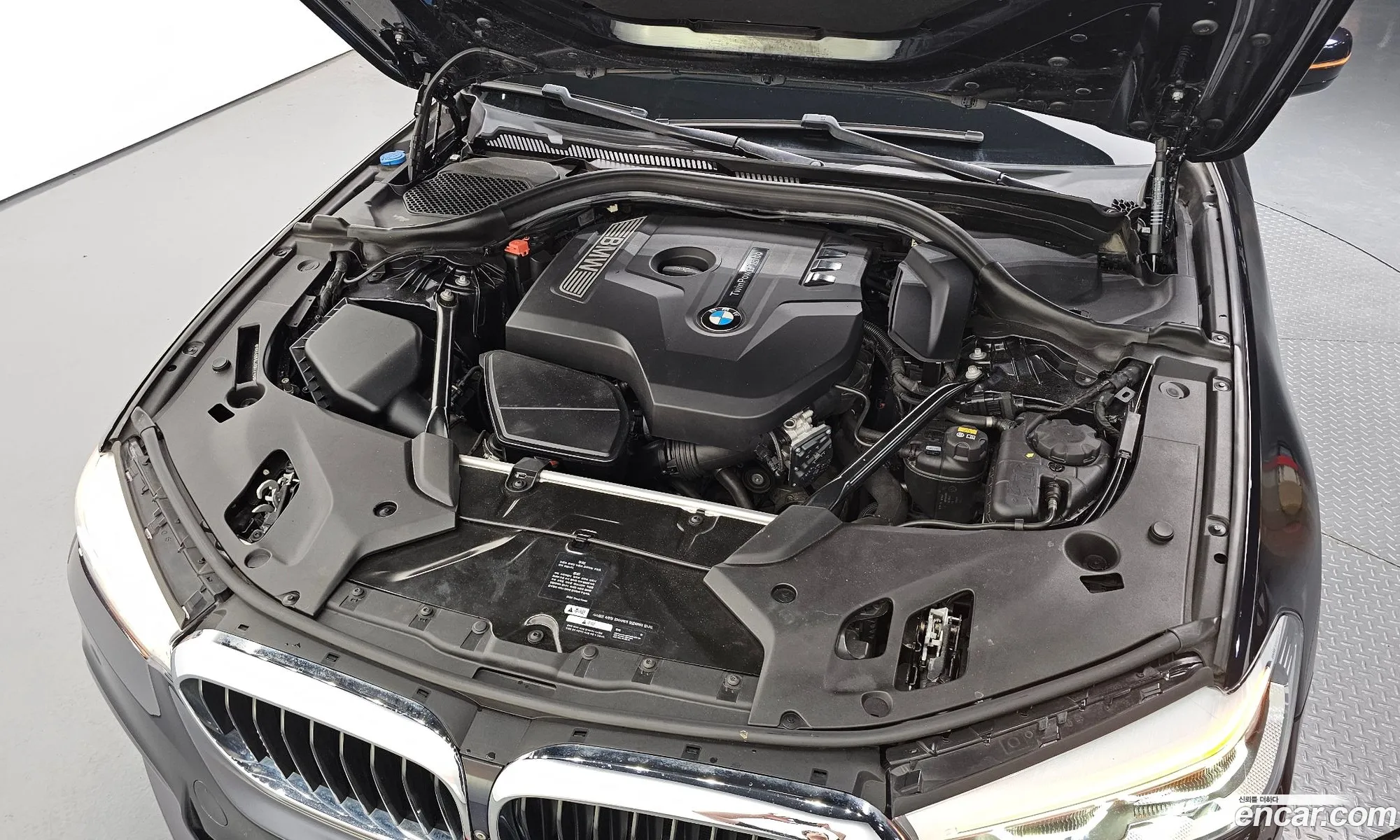 BMW 5 Series 2017 WBAJD9103JG971740 — 26