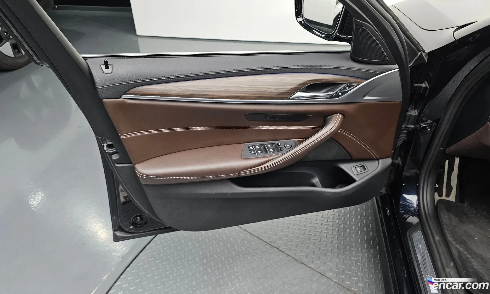 BMW 5 Series 2017 WBAJD9103JG971740 — 9