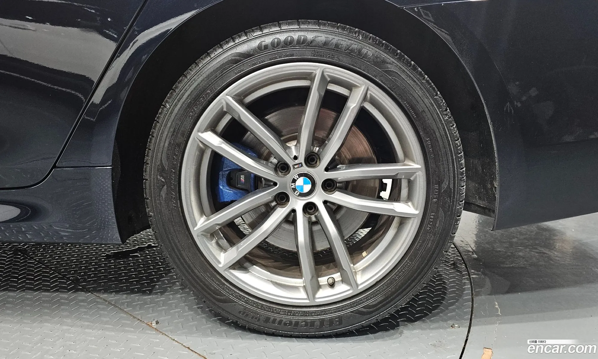 BMW 5 Series 2017 WBAJD9103JG971740 — 4