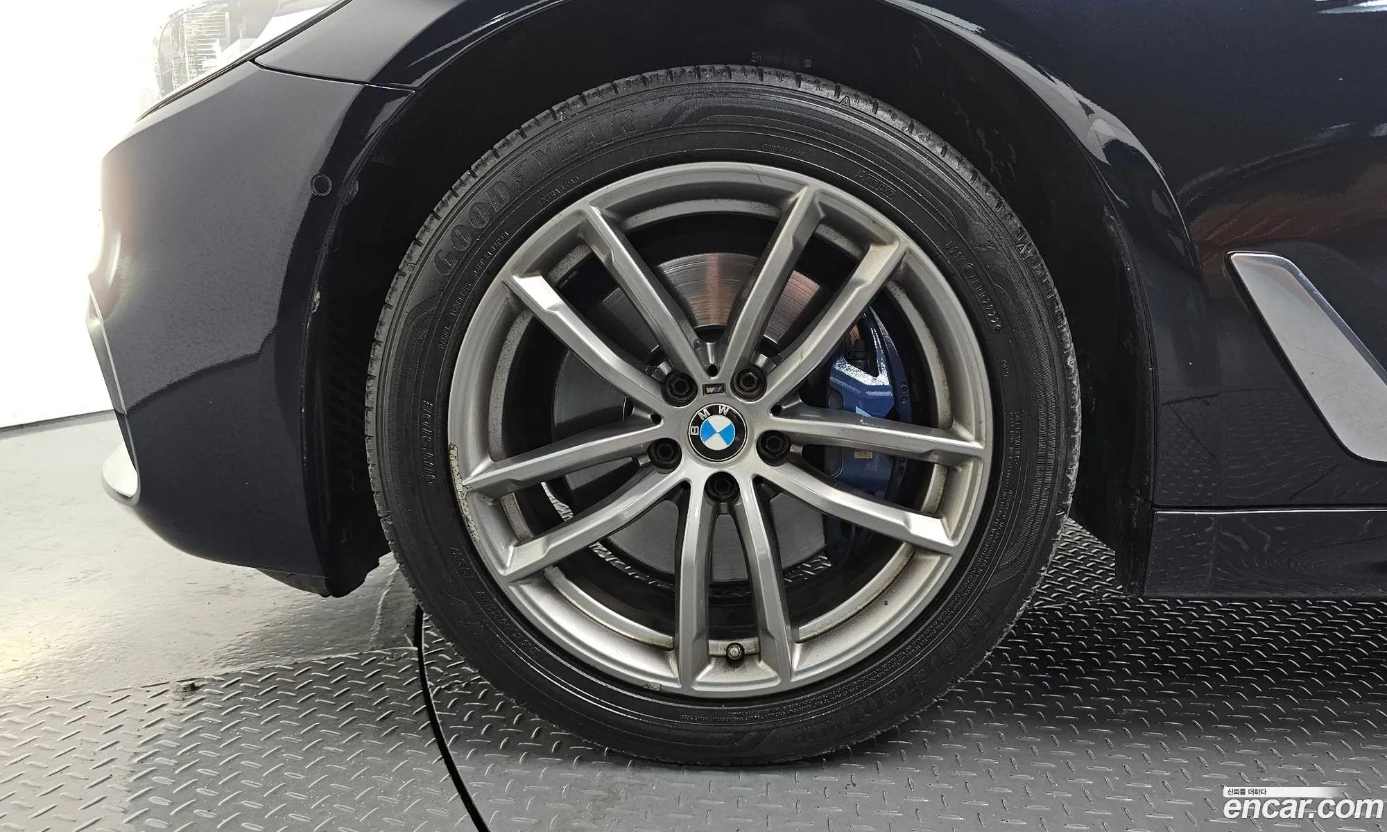 BMW 5 Series 2017 WBAJD9103JG971740 — 6