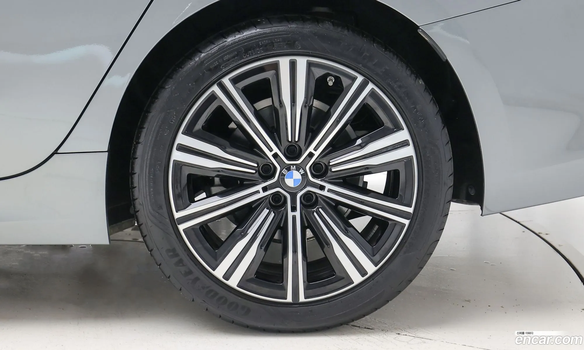 BMW 3 Series 2025 — 18