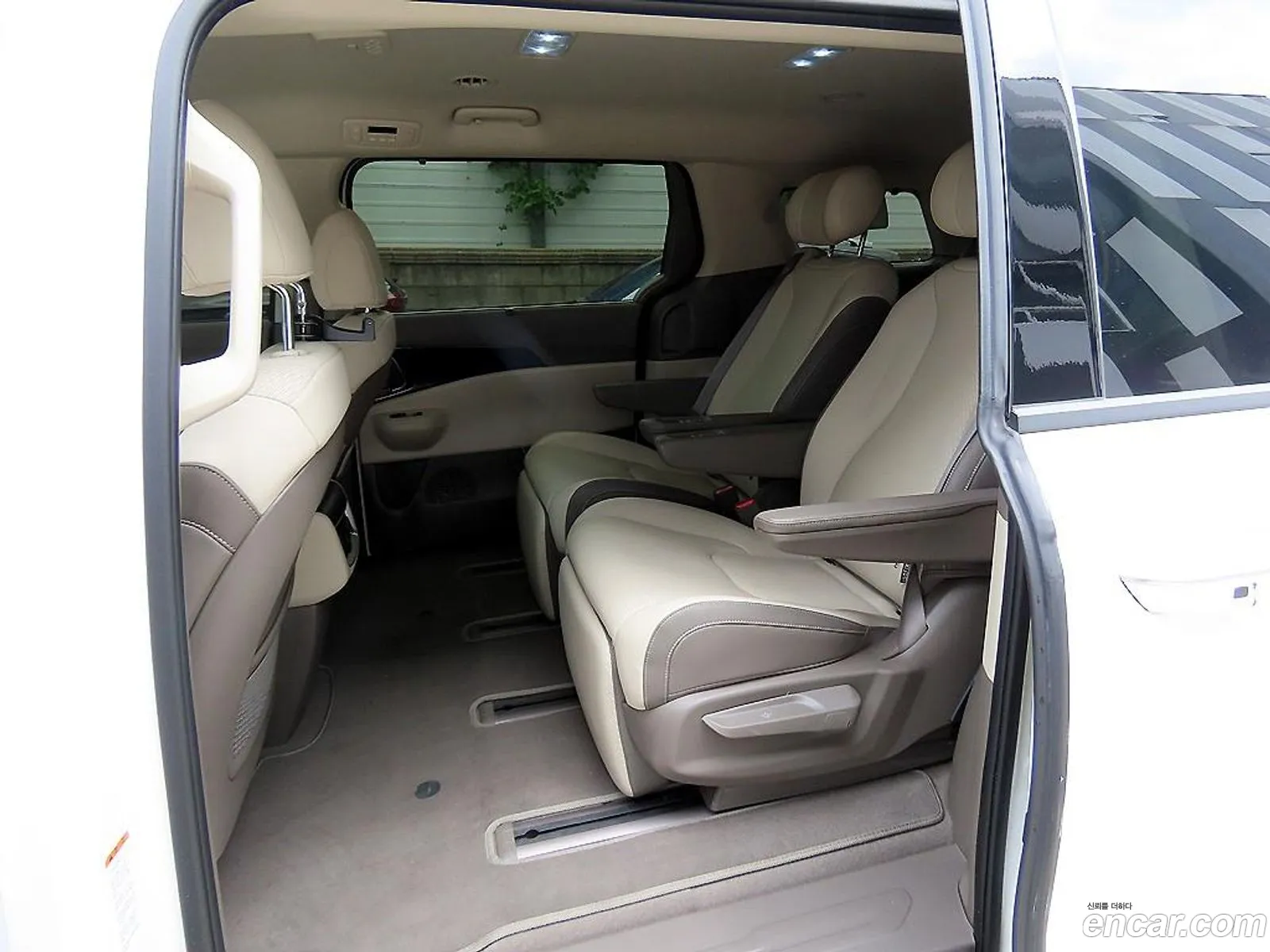 Kia Carnival 2025 — 4
