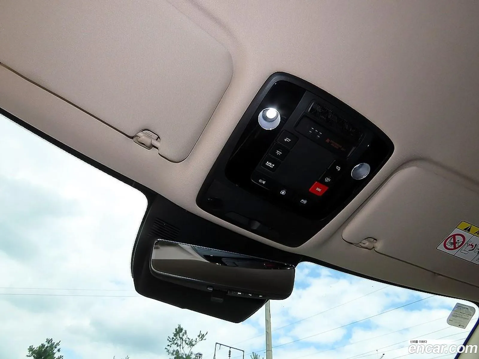 Kia Carnival 2025 — 18