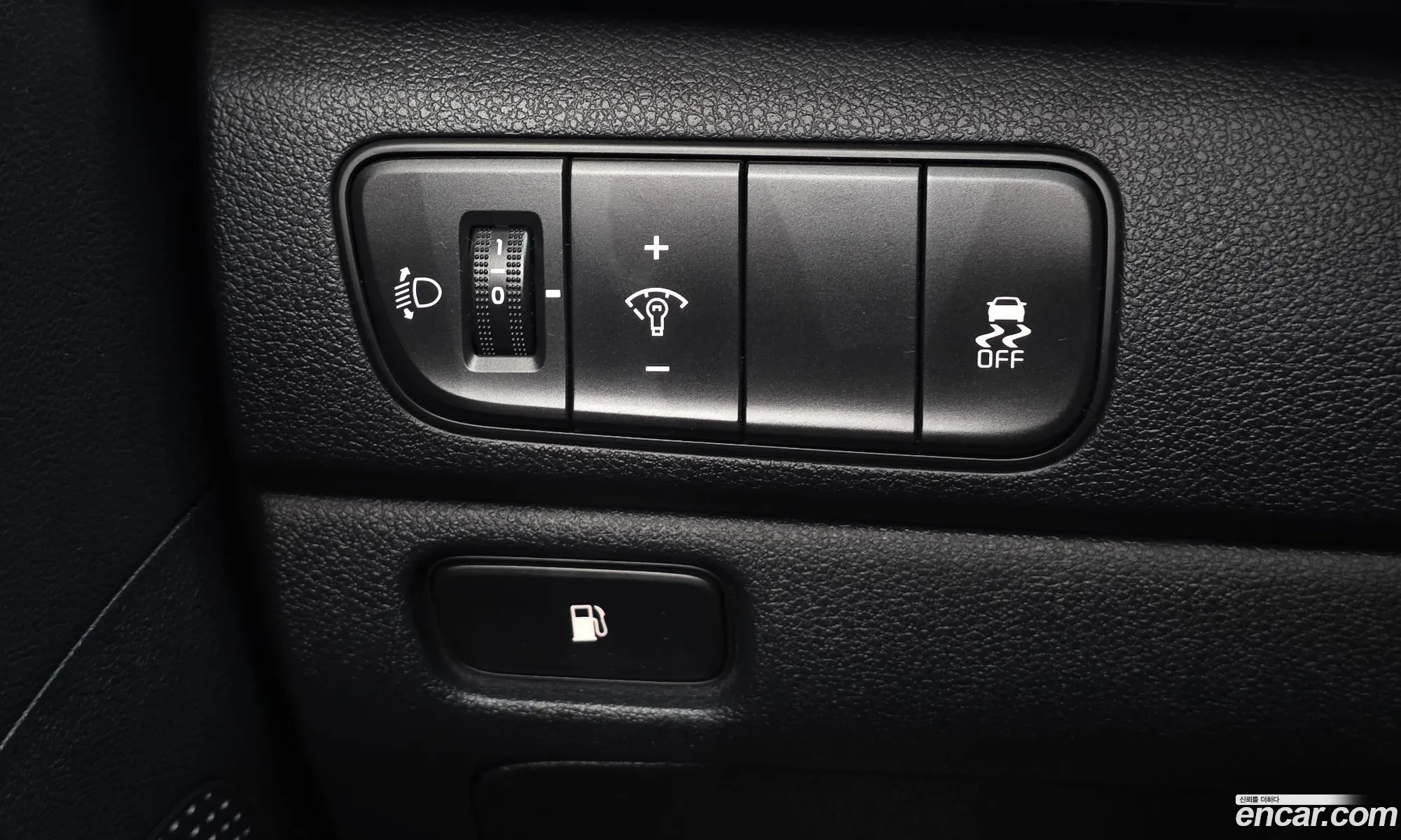 Kia Niro 2017 KNACB81CGHA074044 — 3
