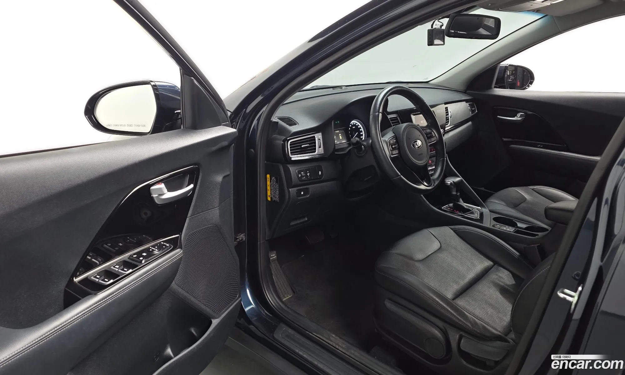 Kia Niro 2017 KNACB81CGHA074044 — 8