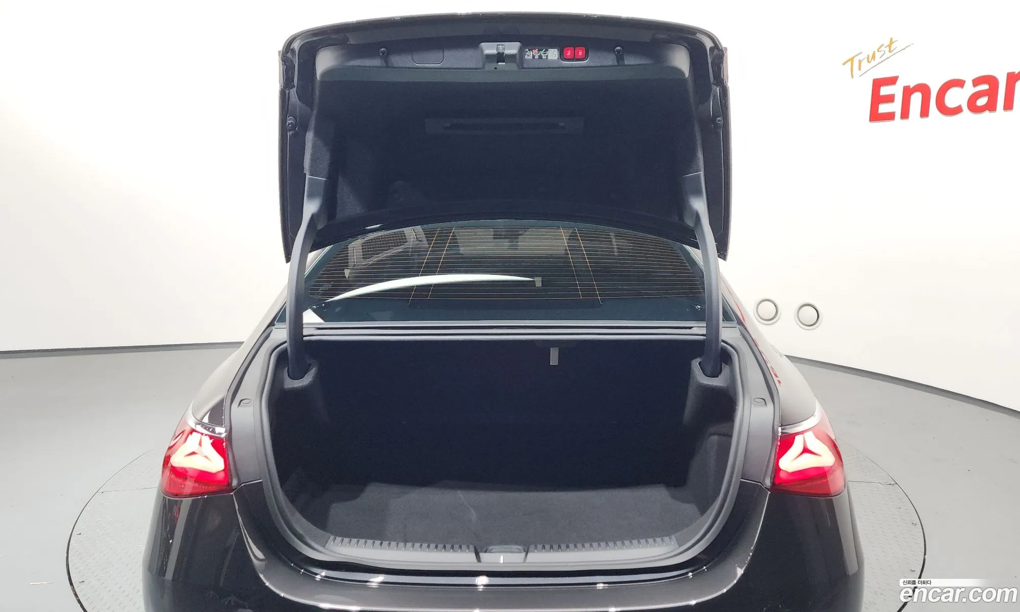Mercedes-Benz E-Class W214 2025 — 22