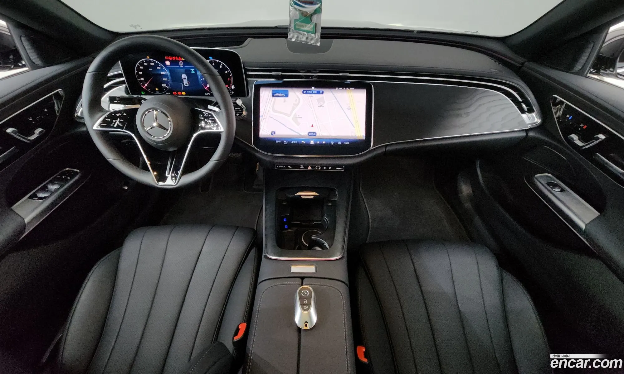Mercedes-Benz E-Class W214 2025 — 28