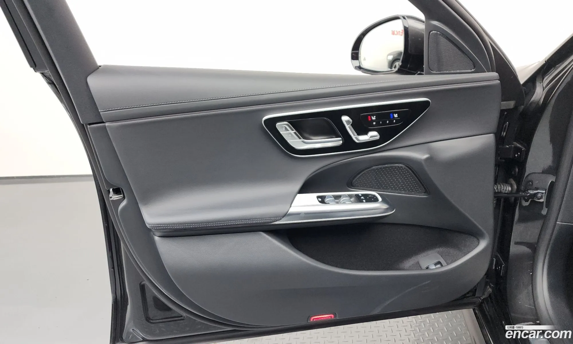 Mercedes-Benz E-Class W214 2025 — 30