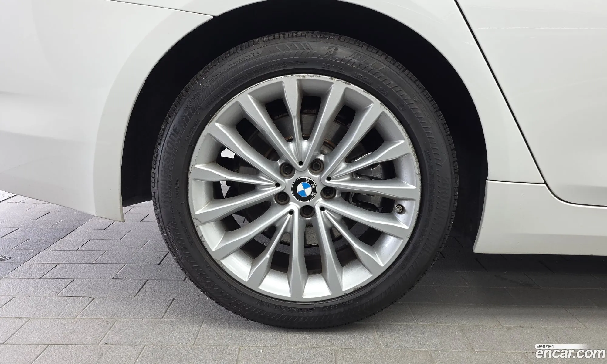 BMW 5 Series 2019 WBAJF3101KBS70670 — 4
