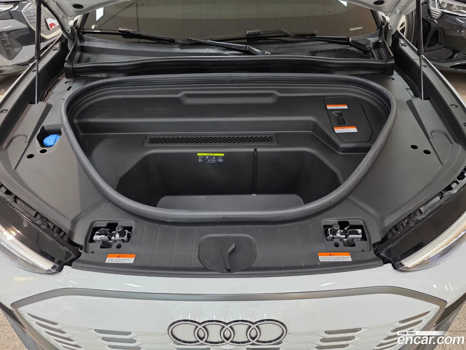 Audi Q6 e-tron 2025 — 3