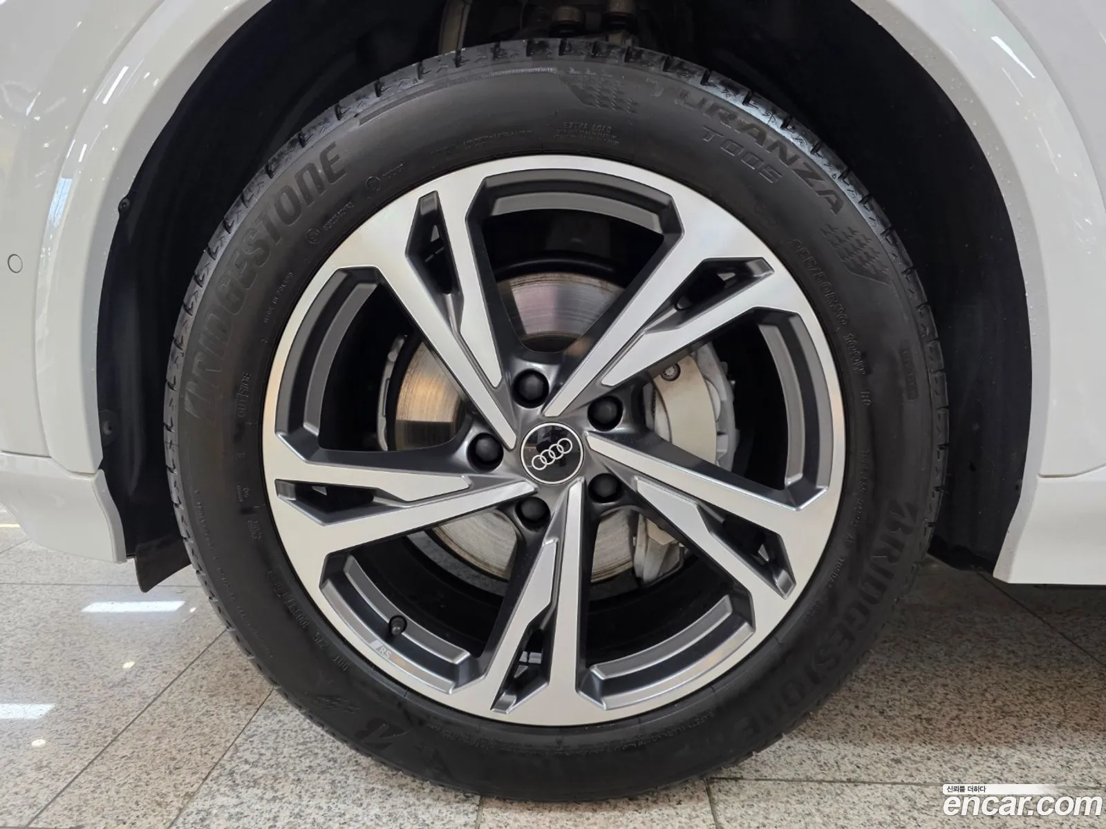 Audi Q6 e-tron 2025 — 6