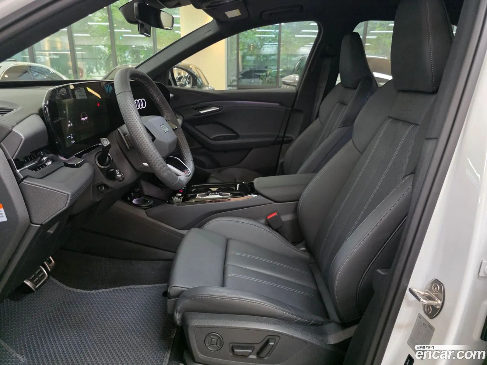 Audi Q6 e-tron 2025 — 8