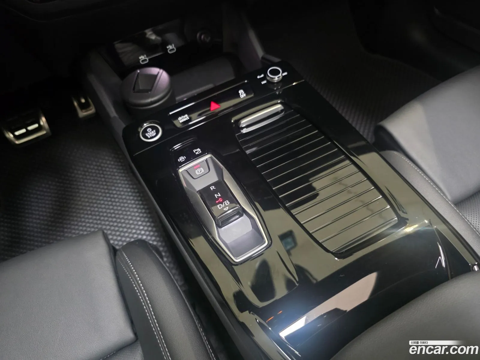 Audi Q6 e-tron 2025 — 2