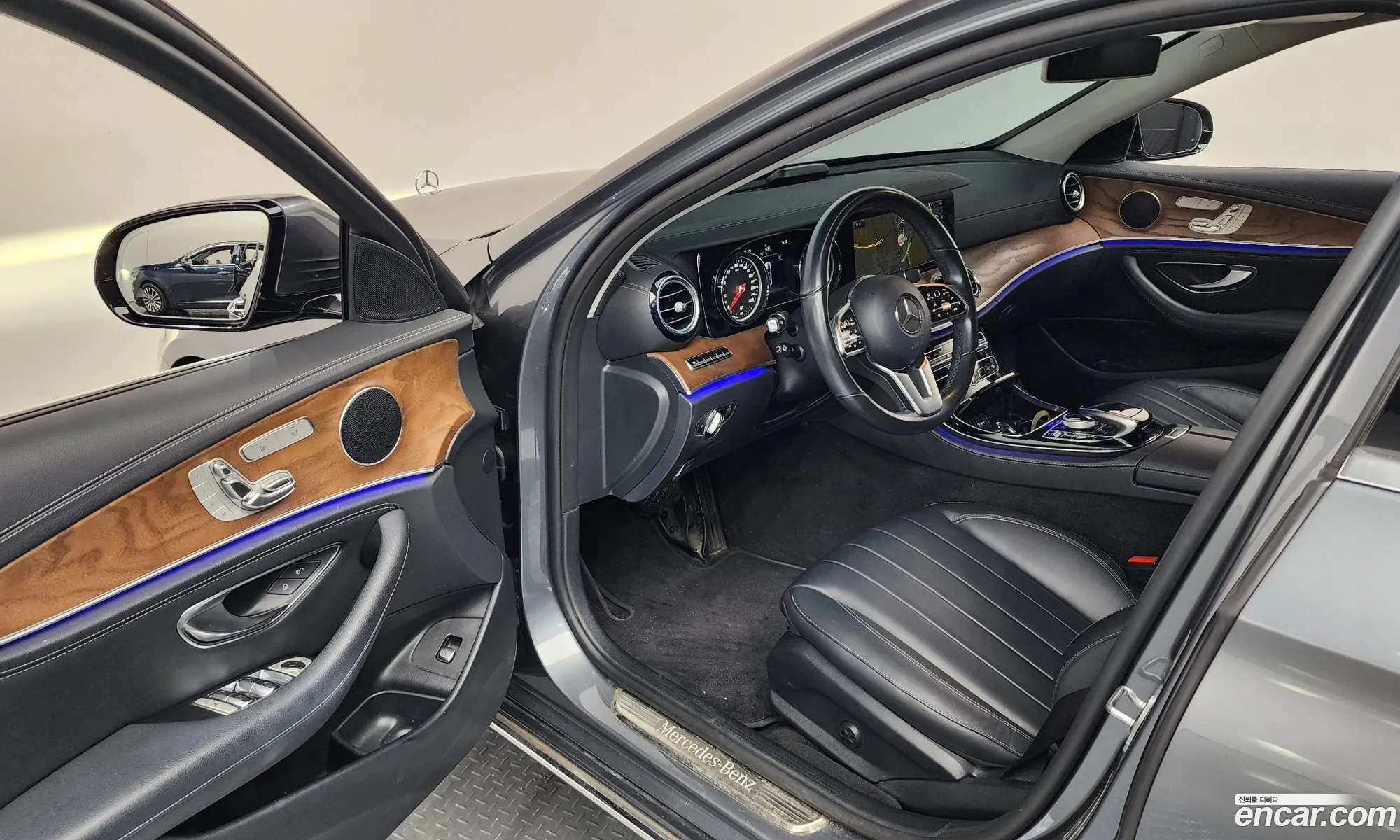 Mercedes-Benz E-Class W213 2019 WDDZF0EB2KA693138 — 17
