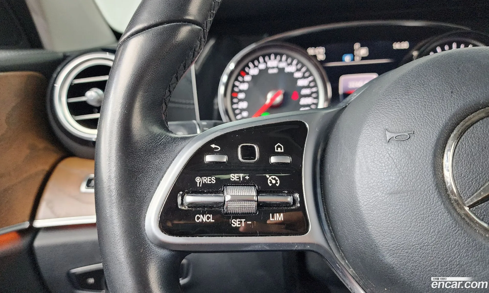 Mercedes-Benz E-Class W213 2019 WDDZF0EB2KA693138 — 13