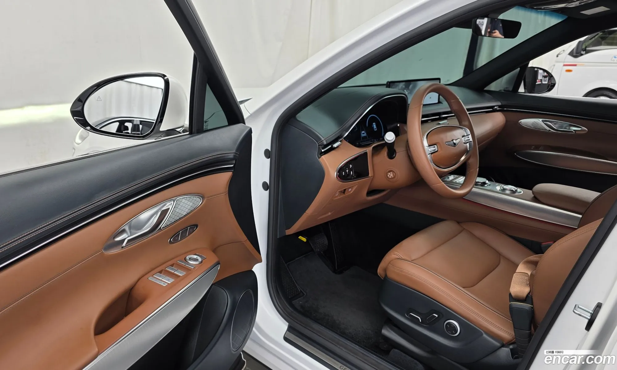 Genesis GV70 2023 KMTMA81BDRU163106 — 31