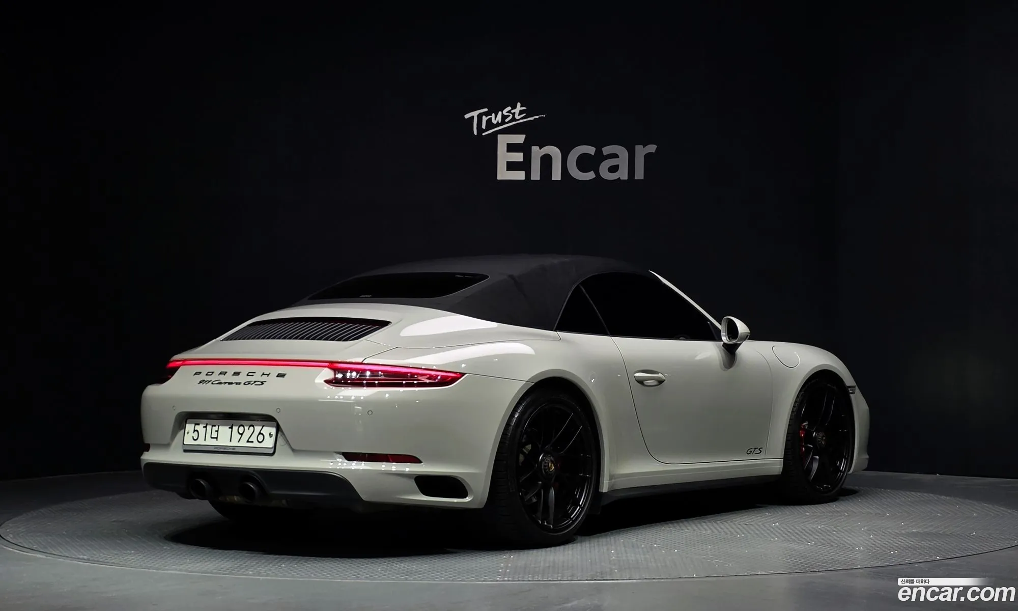 Porsche 911 2018 WP0CB2990JS147168 — 3