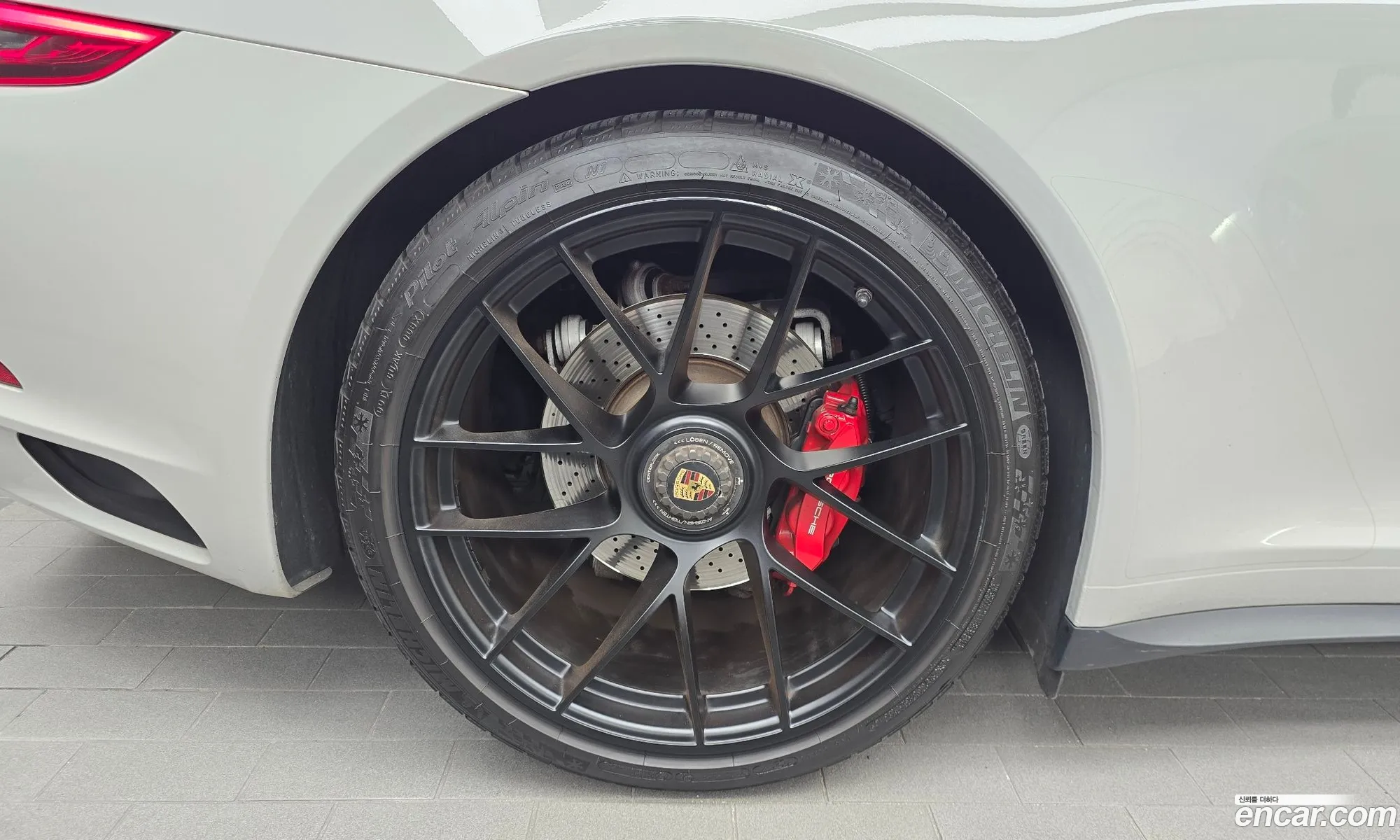Porsche 911 2018 WP0CB2990JS147168 — 18