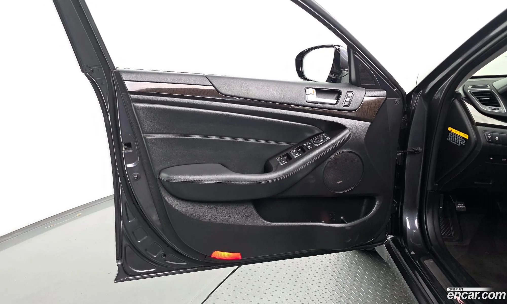 Kia K7 2013 KNALM416BEA152815 — 27