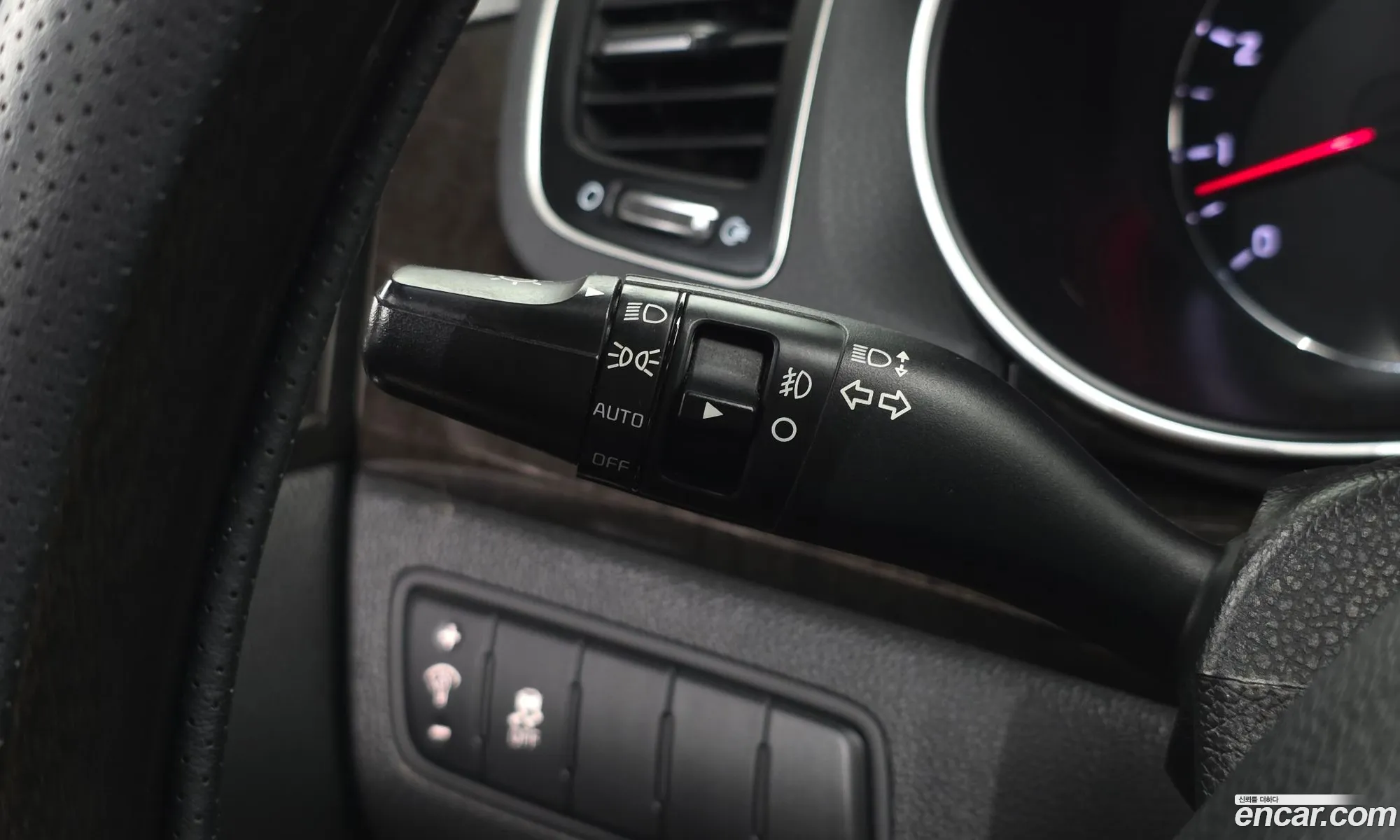 Kia K7 2013 KNALM416BEA152815 — 3
