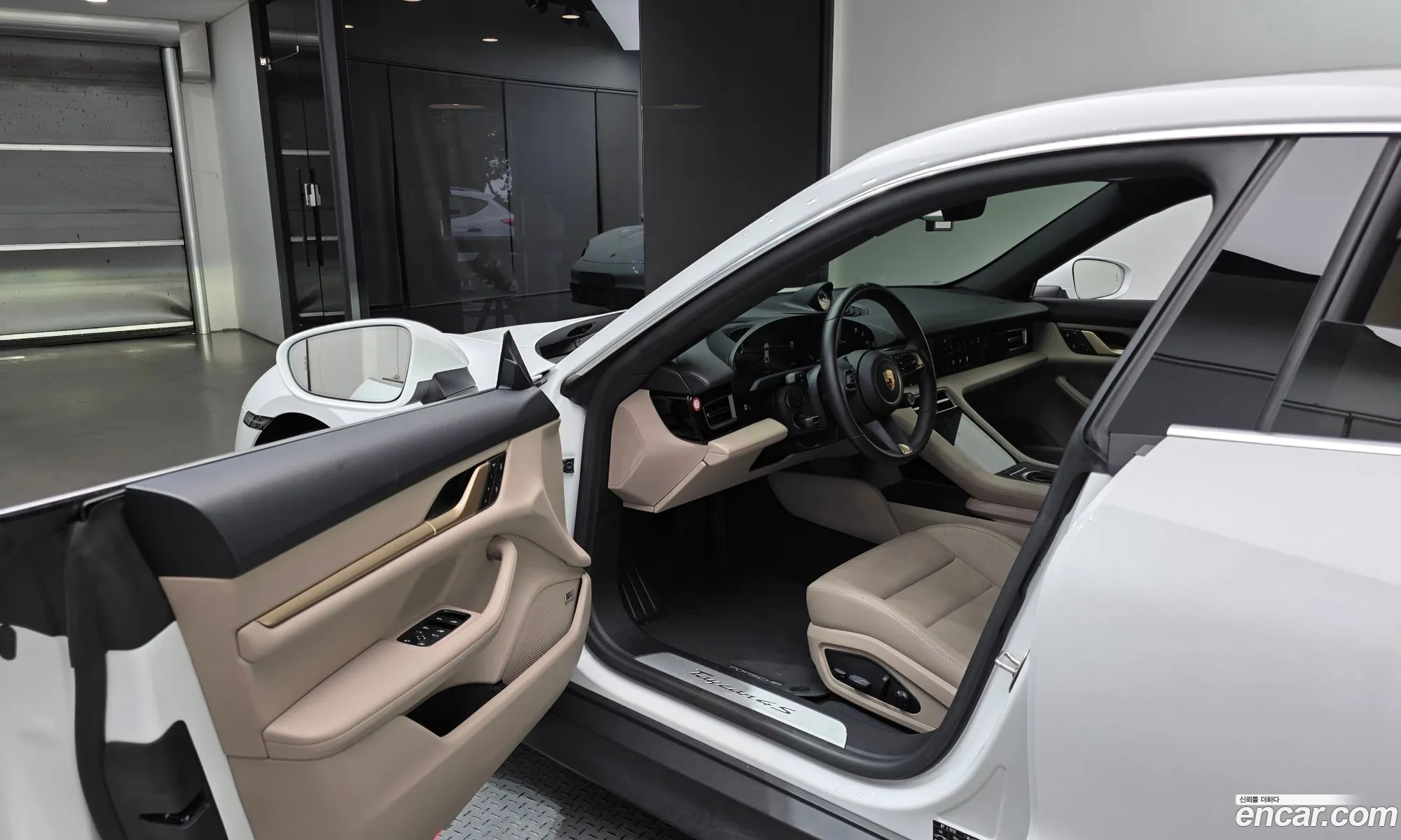 Porsche Taycan 2024 — 30