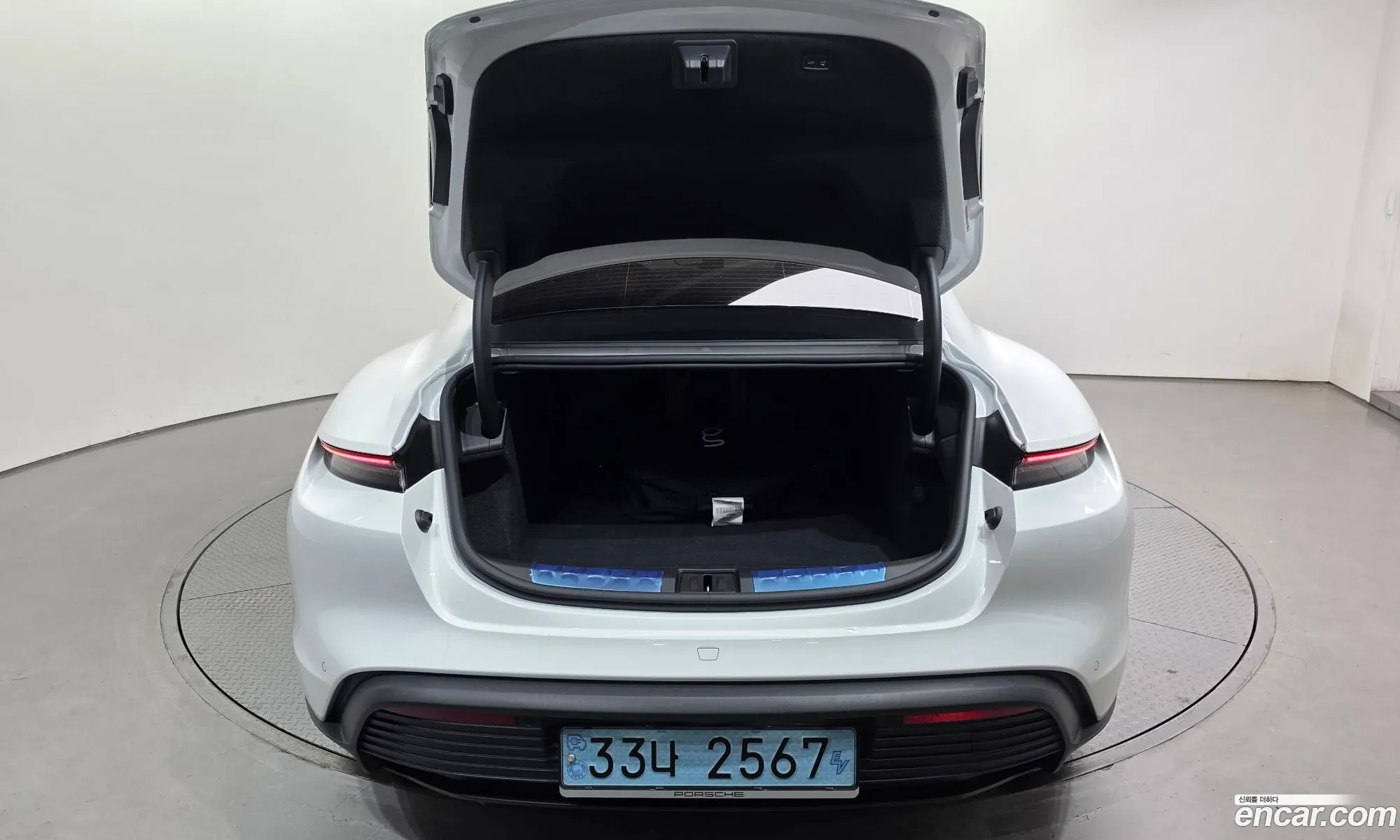 Porsche Taycan 2024 — 24